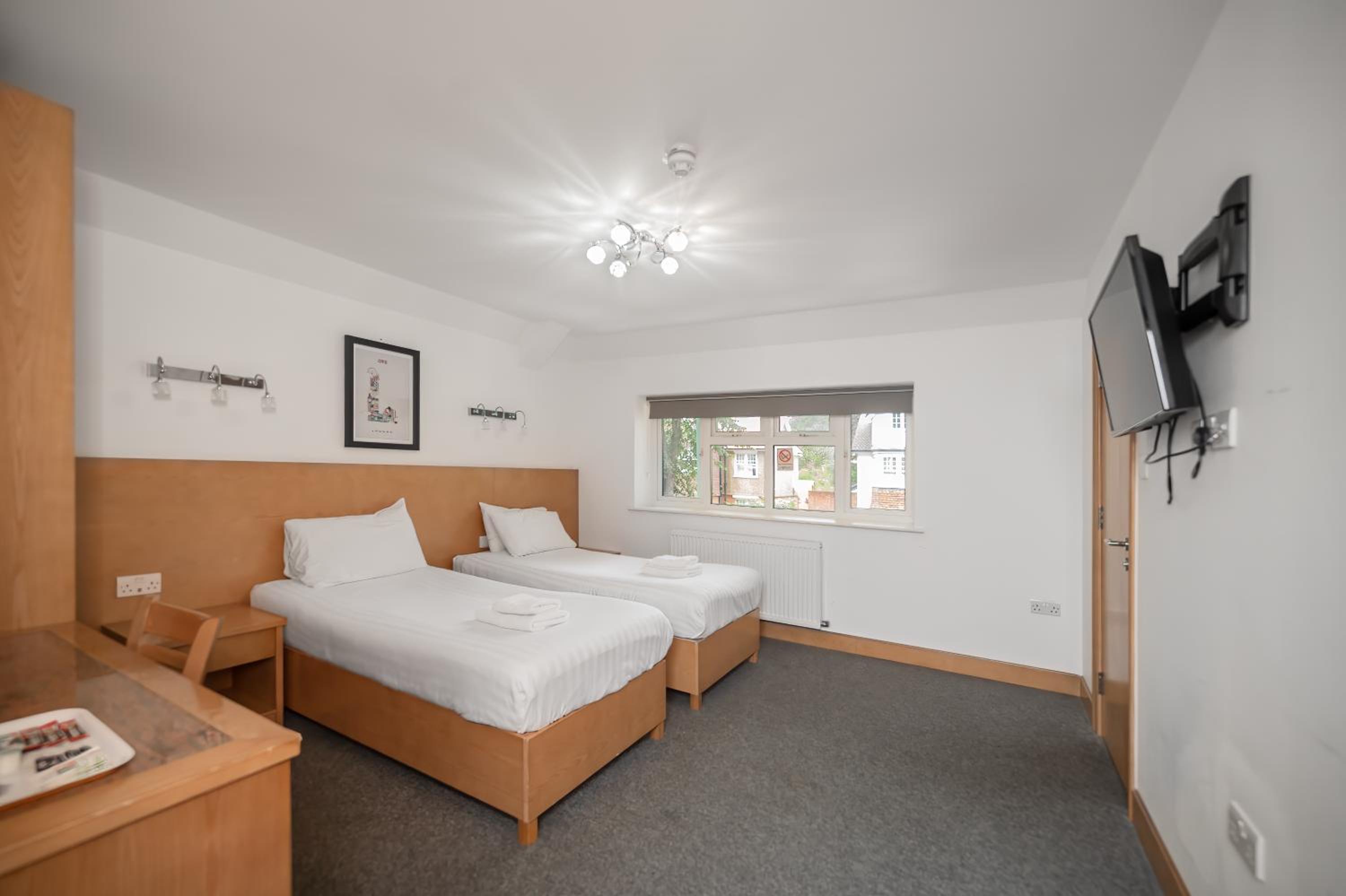 Twin Room with Private Bathroom photo 1