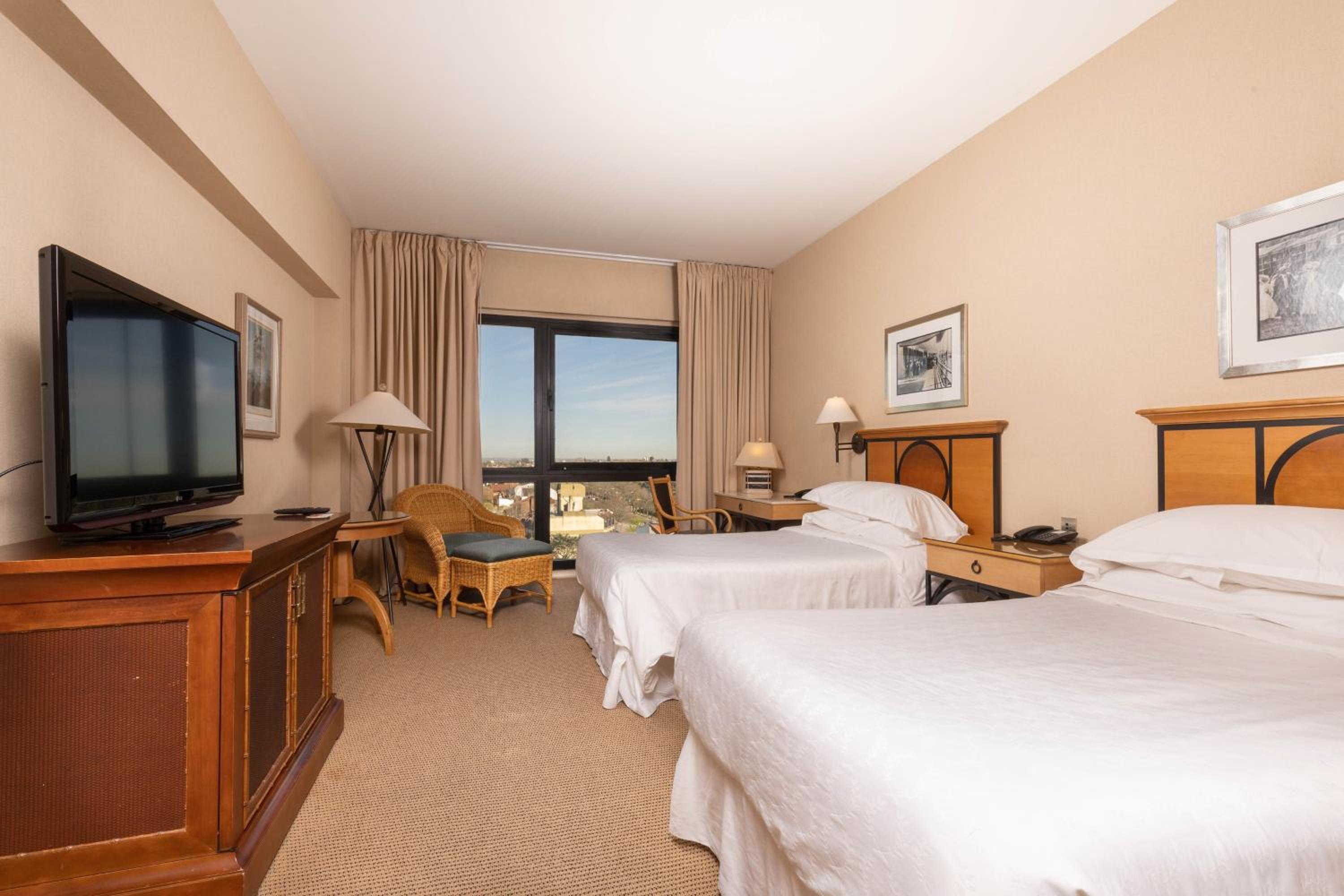 Guest room, 2 Twin/Single Bed(s), City view photo 2