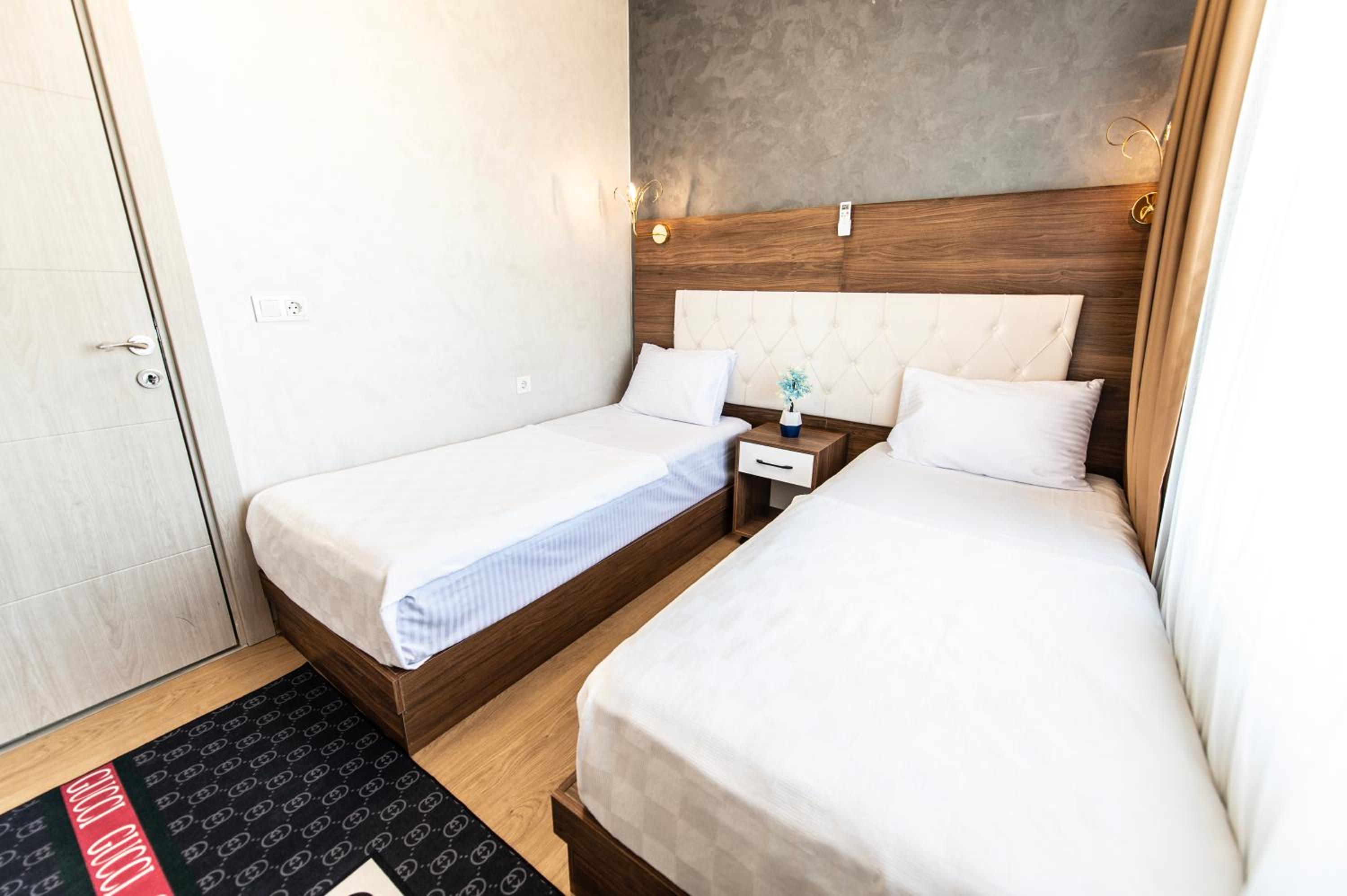 Deluxe Suite with Sea View - Photo 12