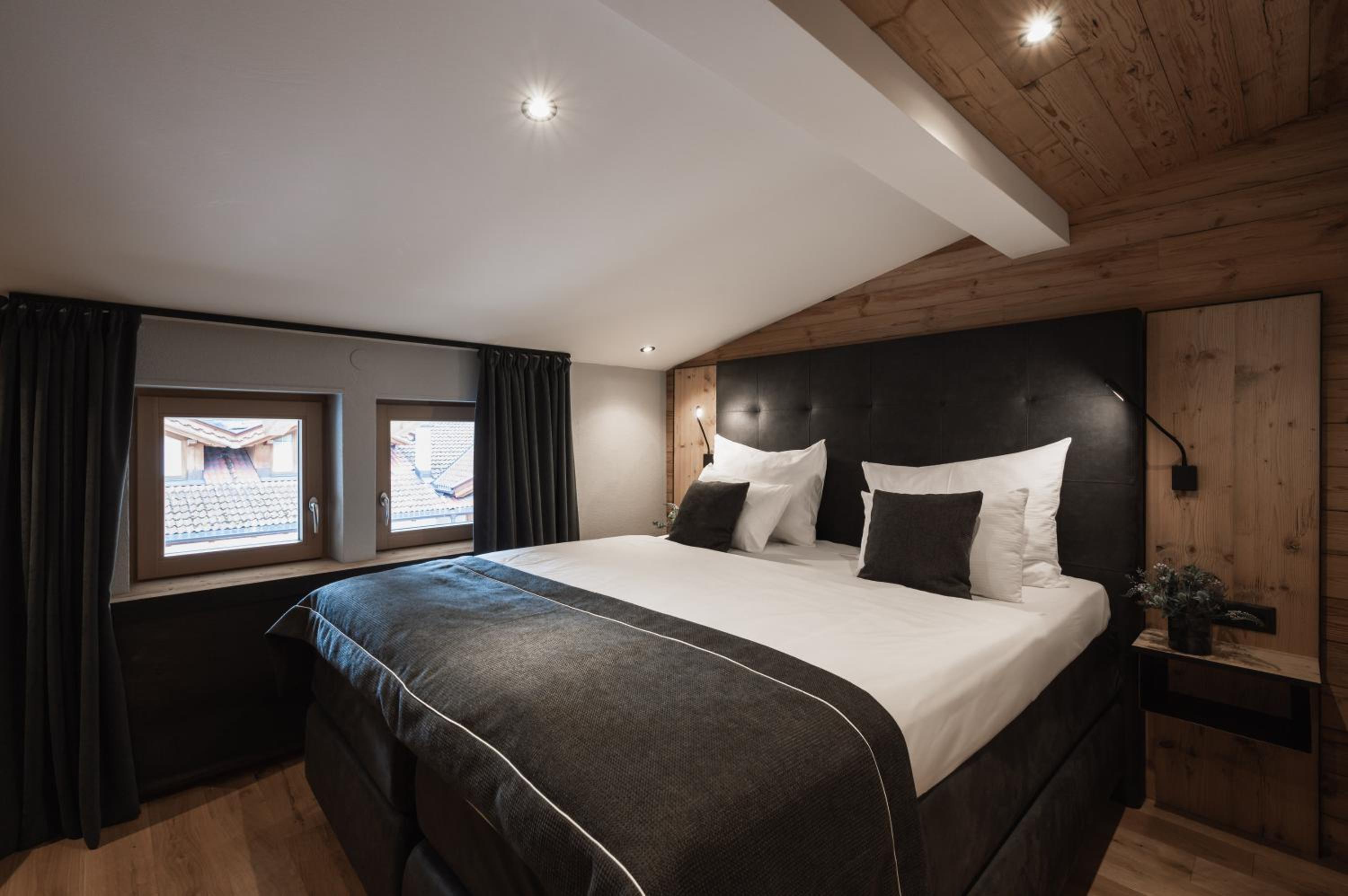 Two-Bedroom Suite - Photo 3