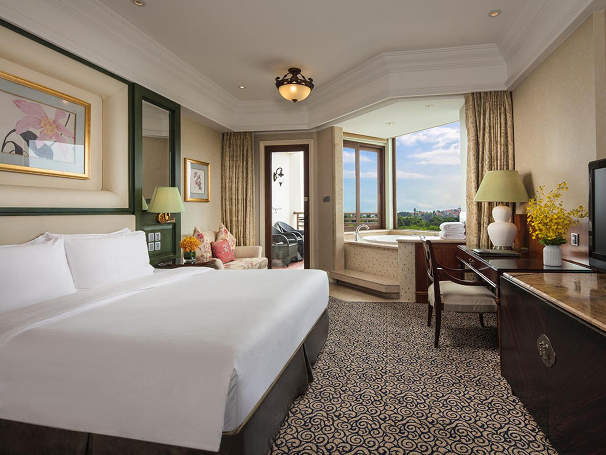 Superior Sea View King-size Bed Room