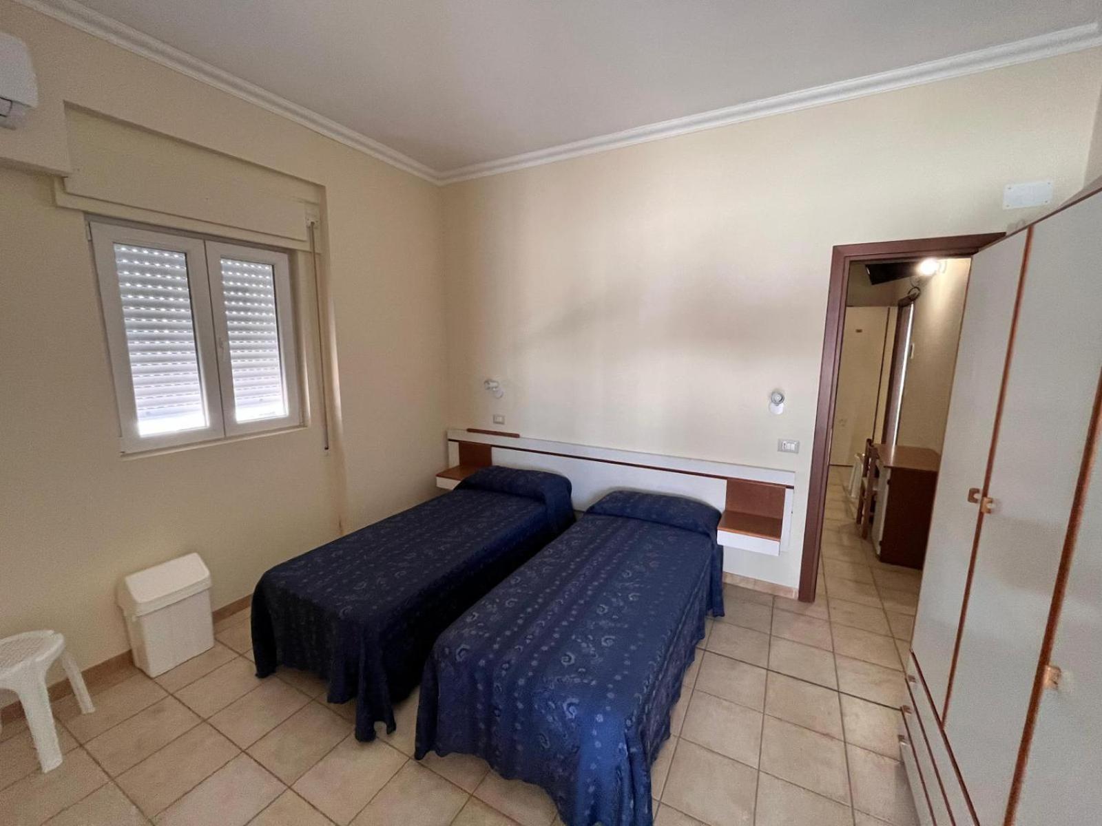 Quadruple Room with Private Bathroom photo 1