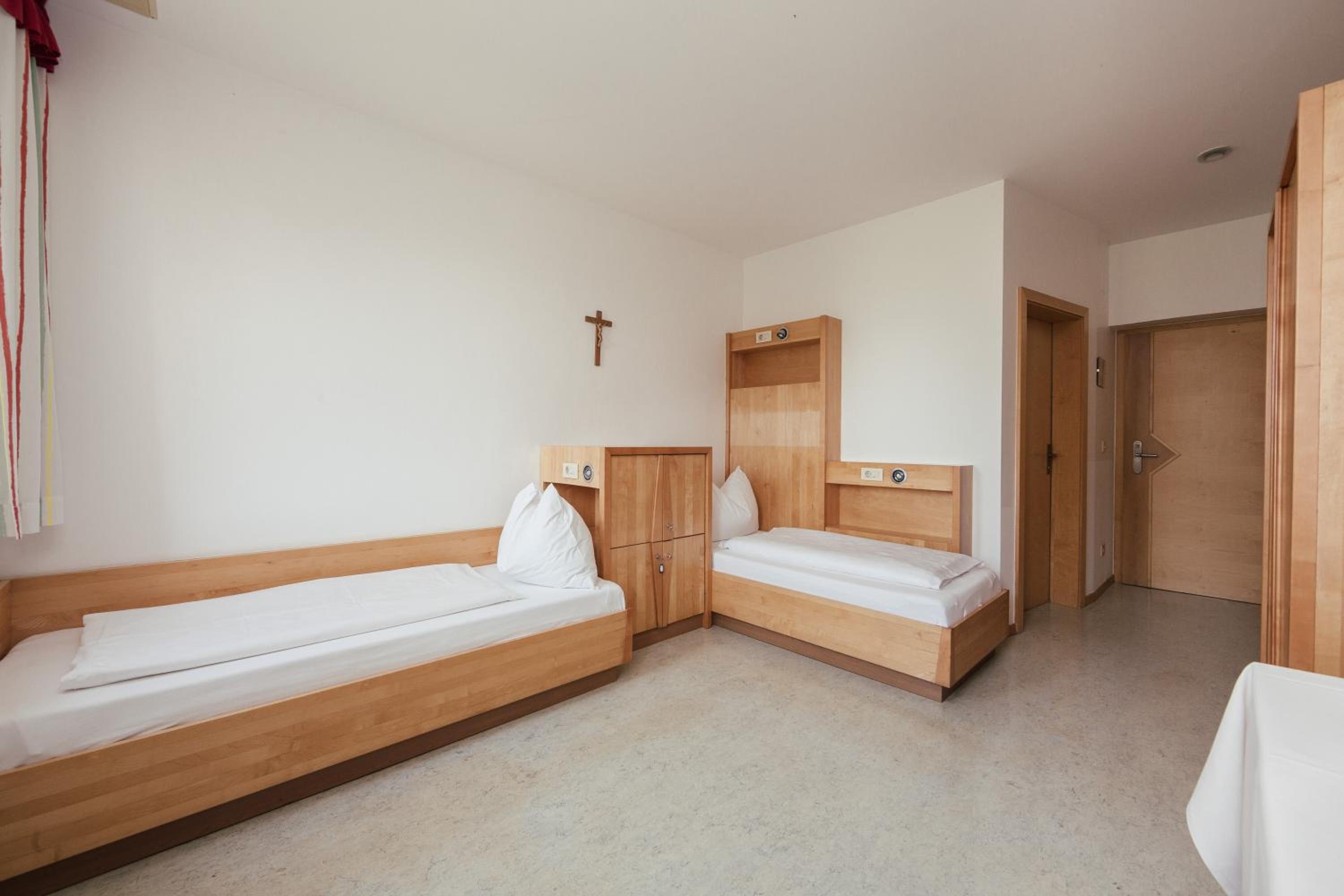 Economy Twin Room