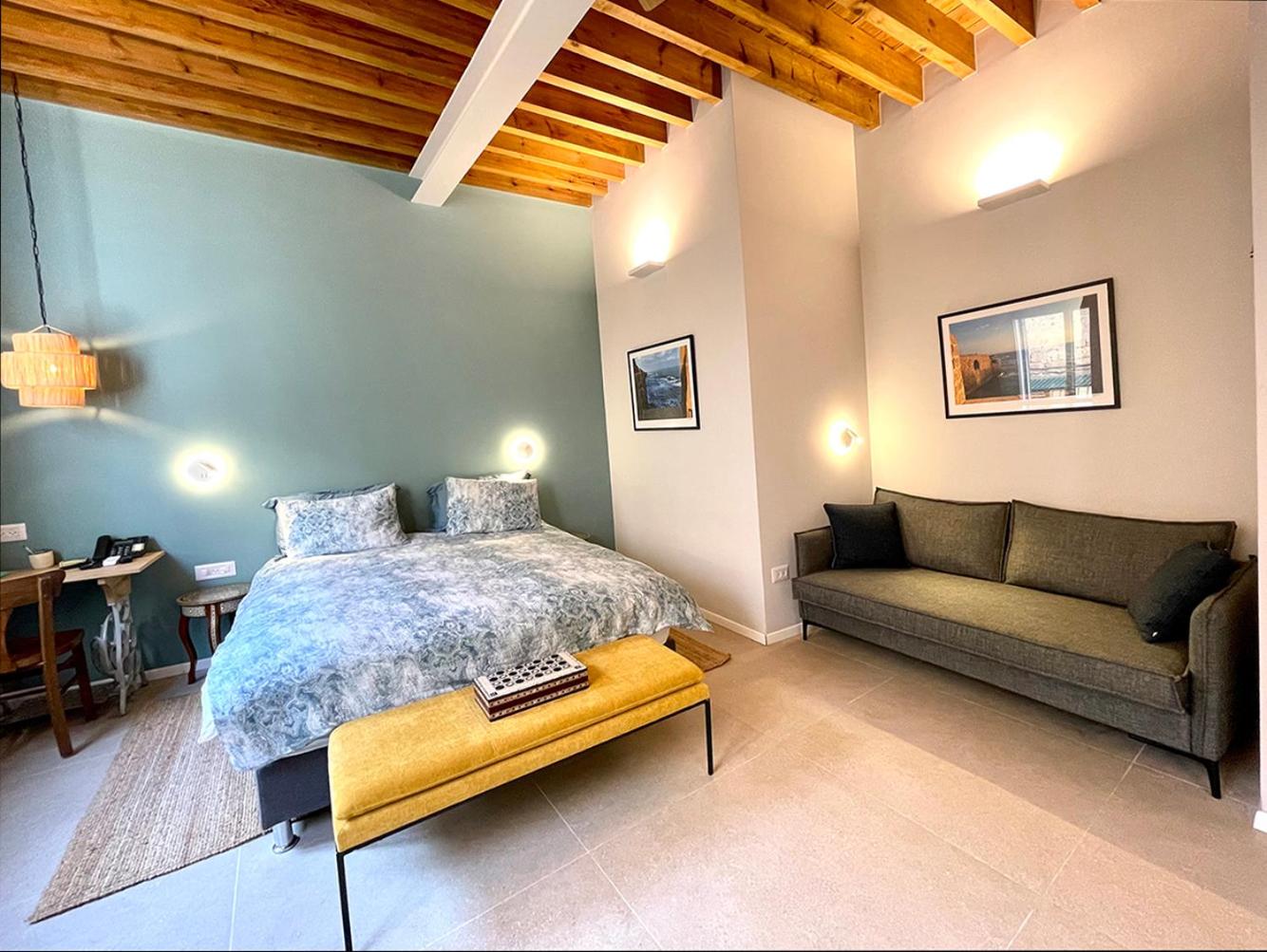Deluxe Room (2 Adults + 1 Child) - Photo 1