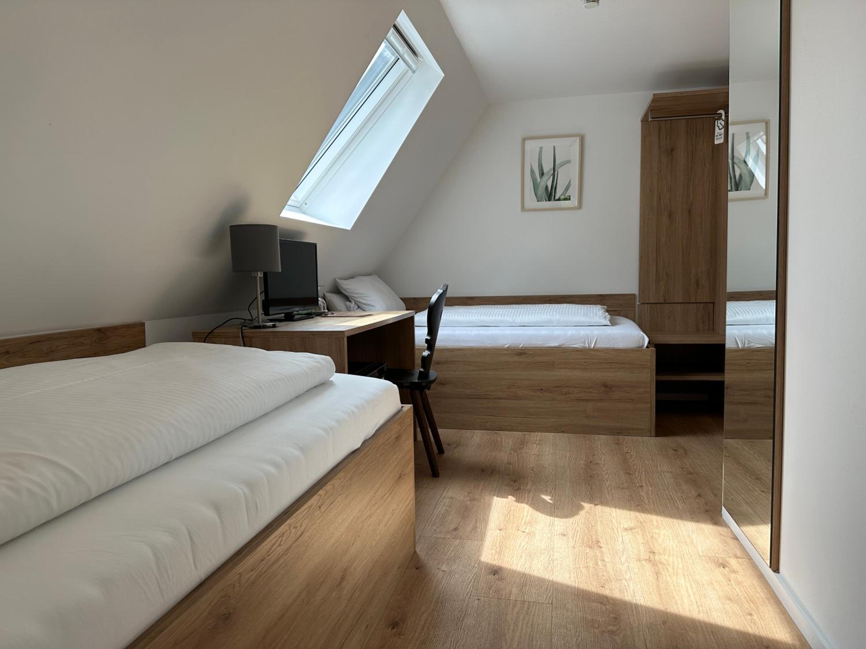 Twin Room - Photo 1