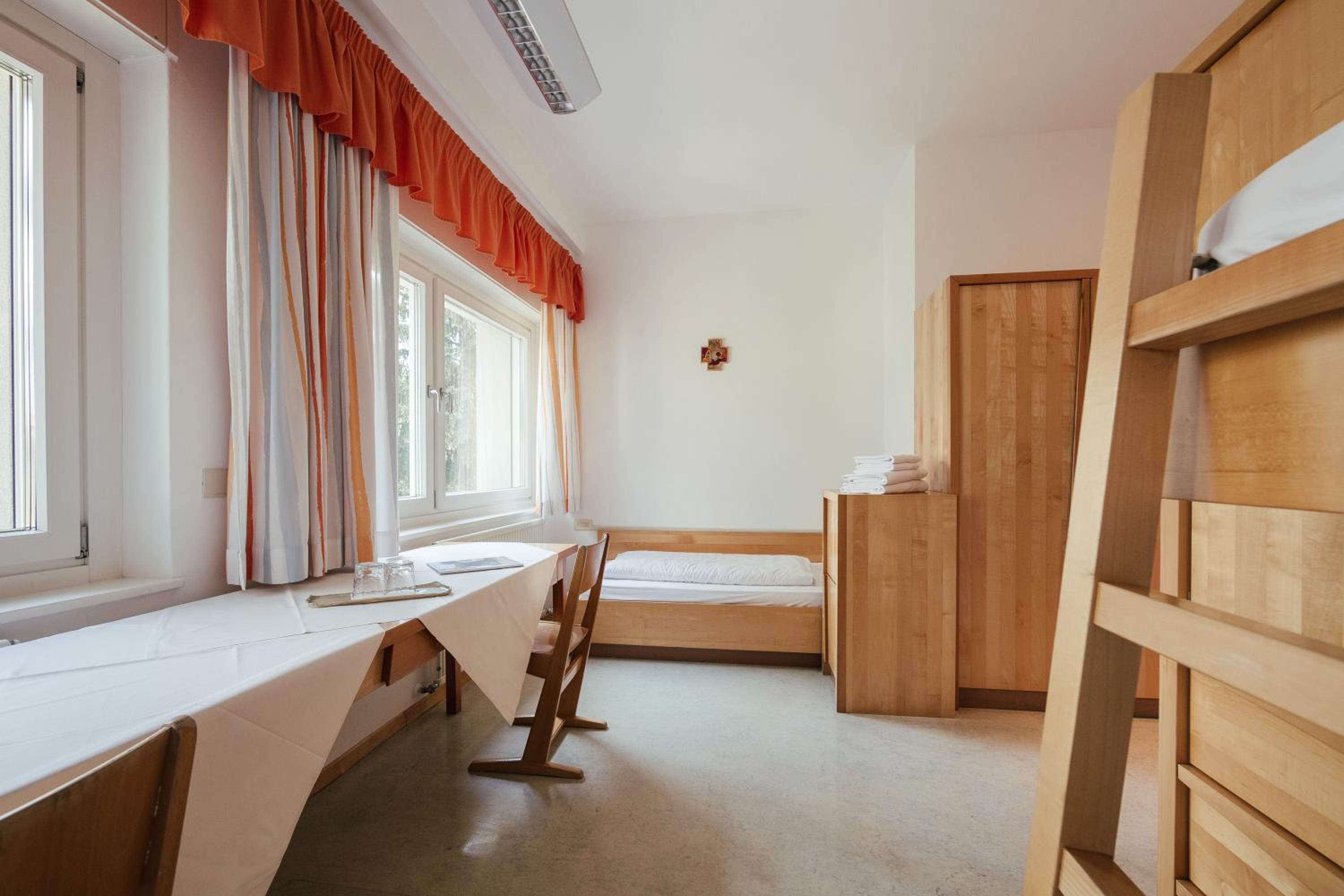 Economy Twin Room