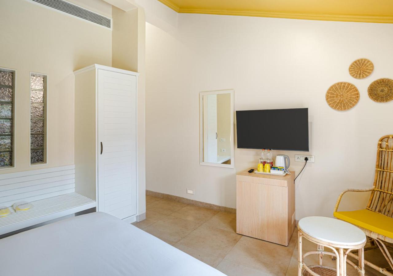 Deluxe King Room - Photo 2