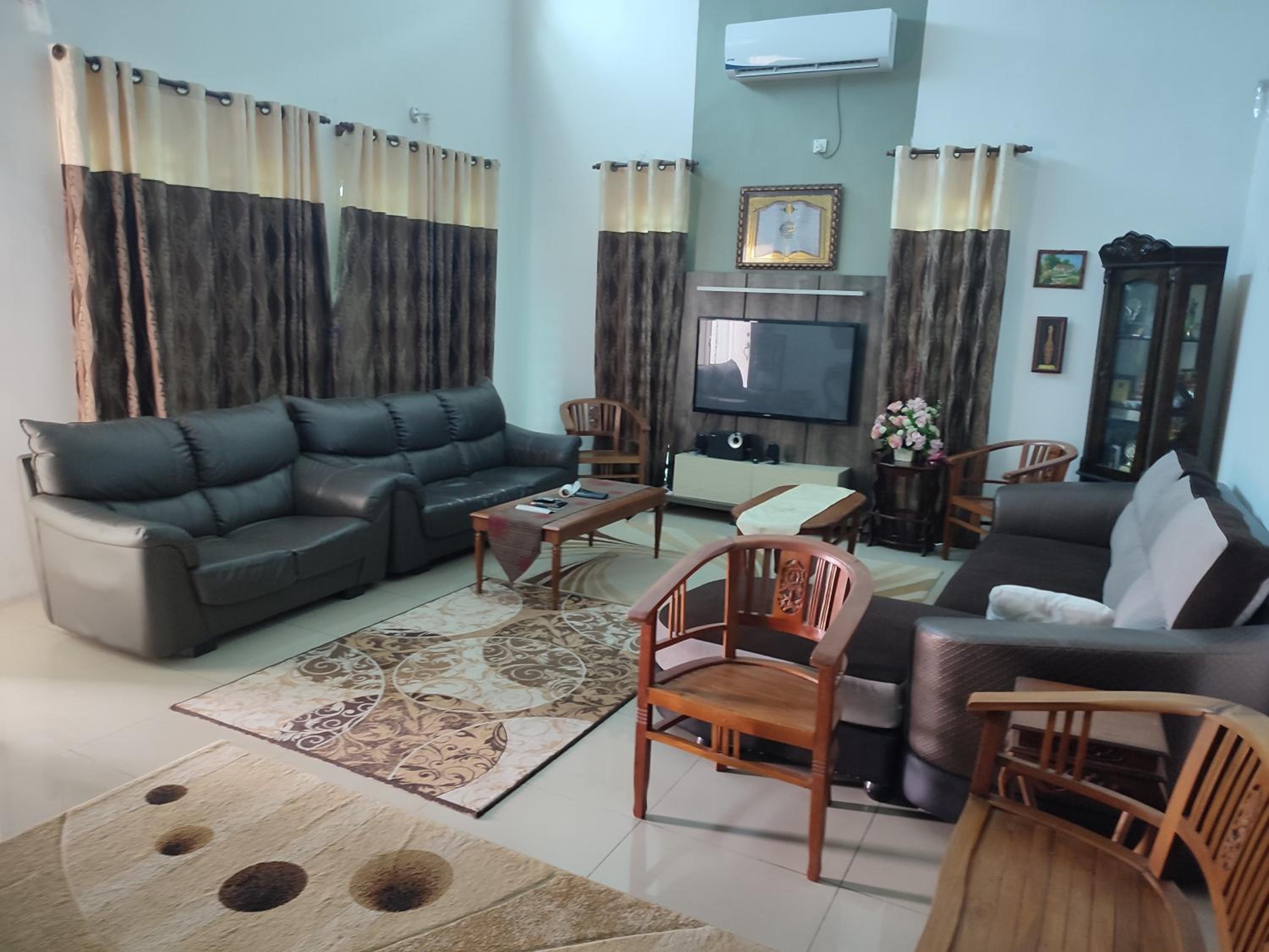 Three-Bedroom Villa photo 1