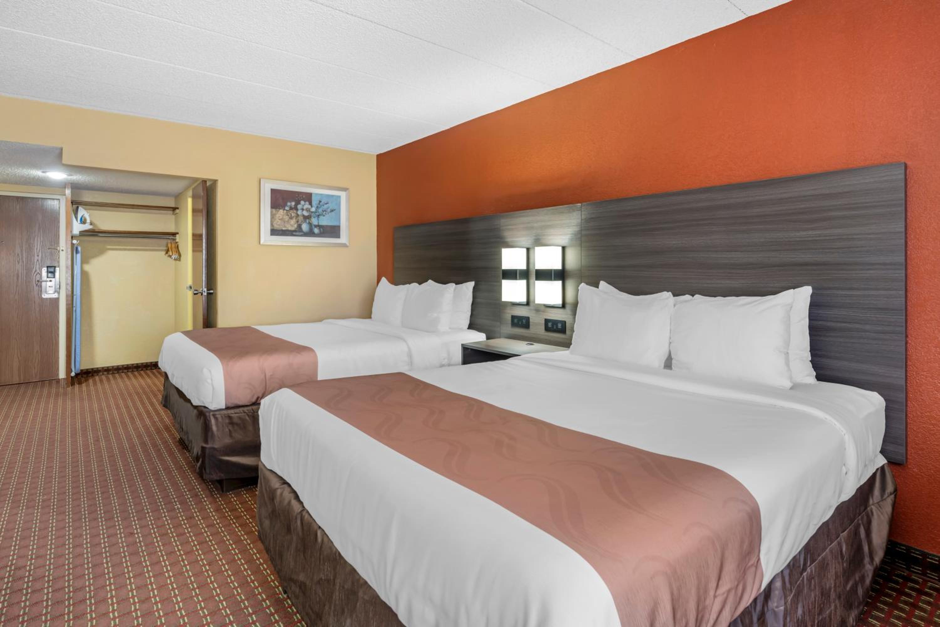 Queen Room with Two Queen Beds - Photo 3