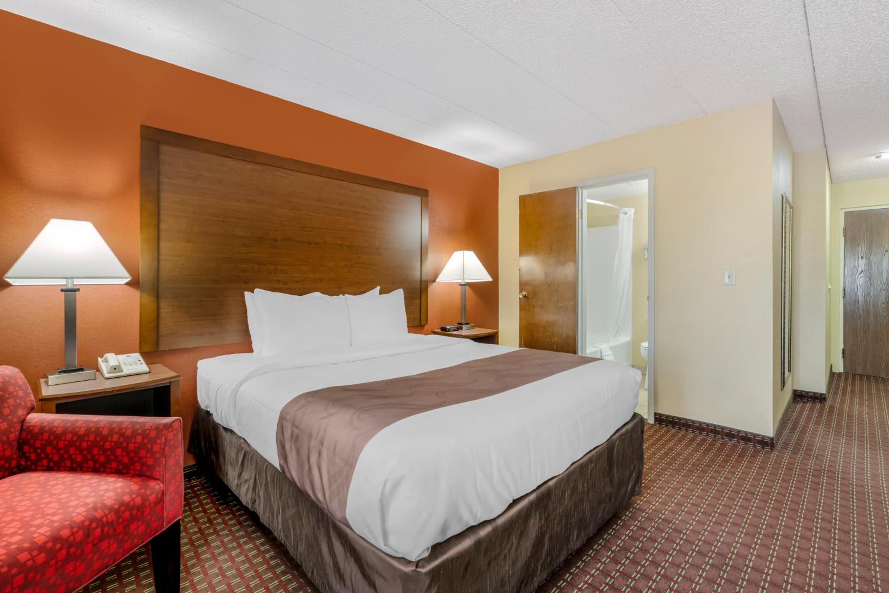 Queen Room - Photo 1