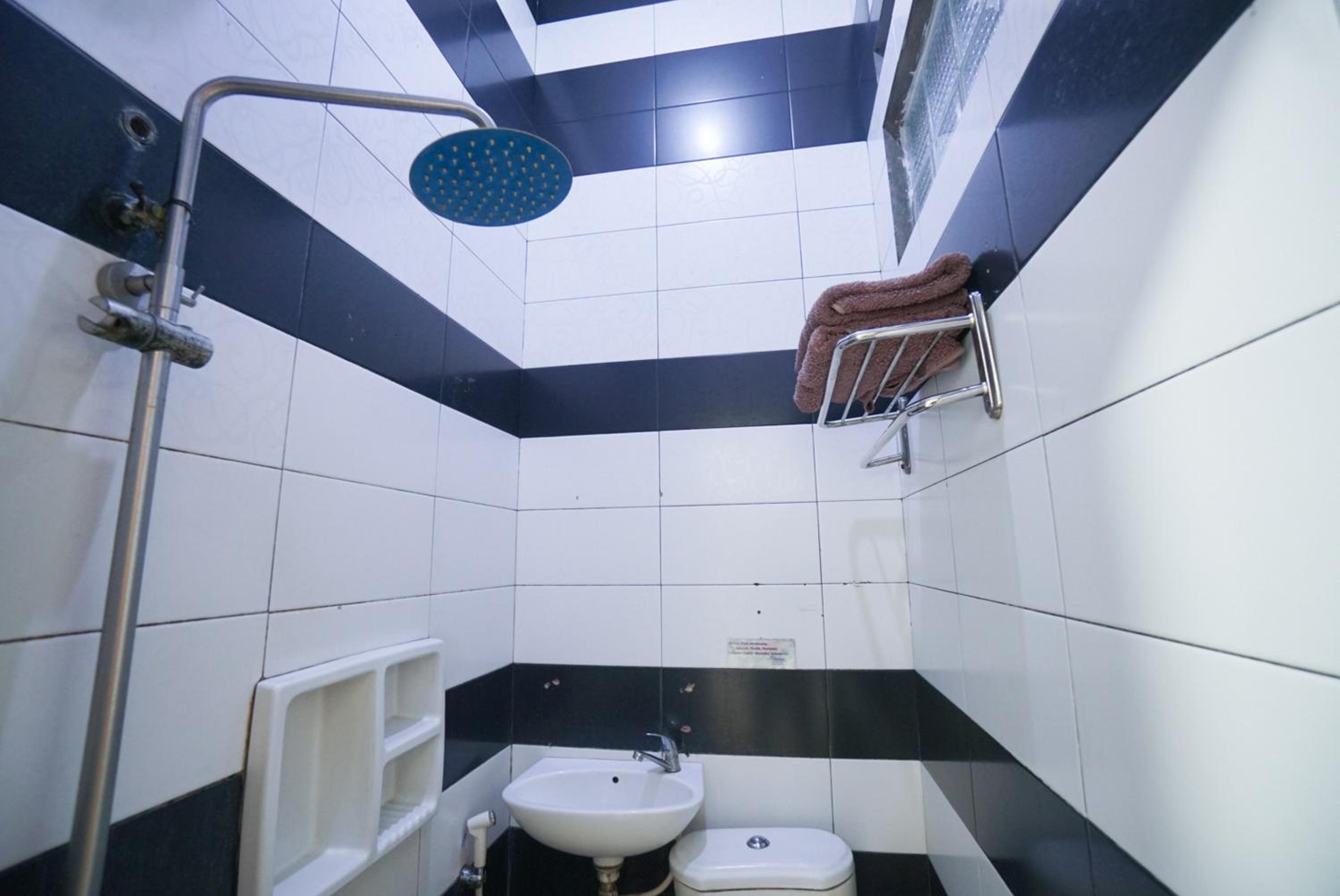Twin Room - Photo 16