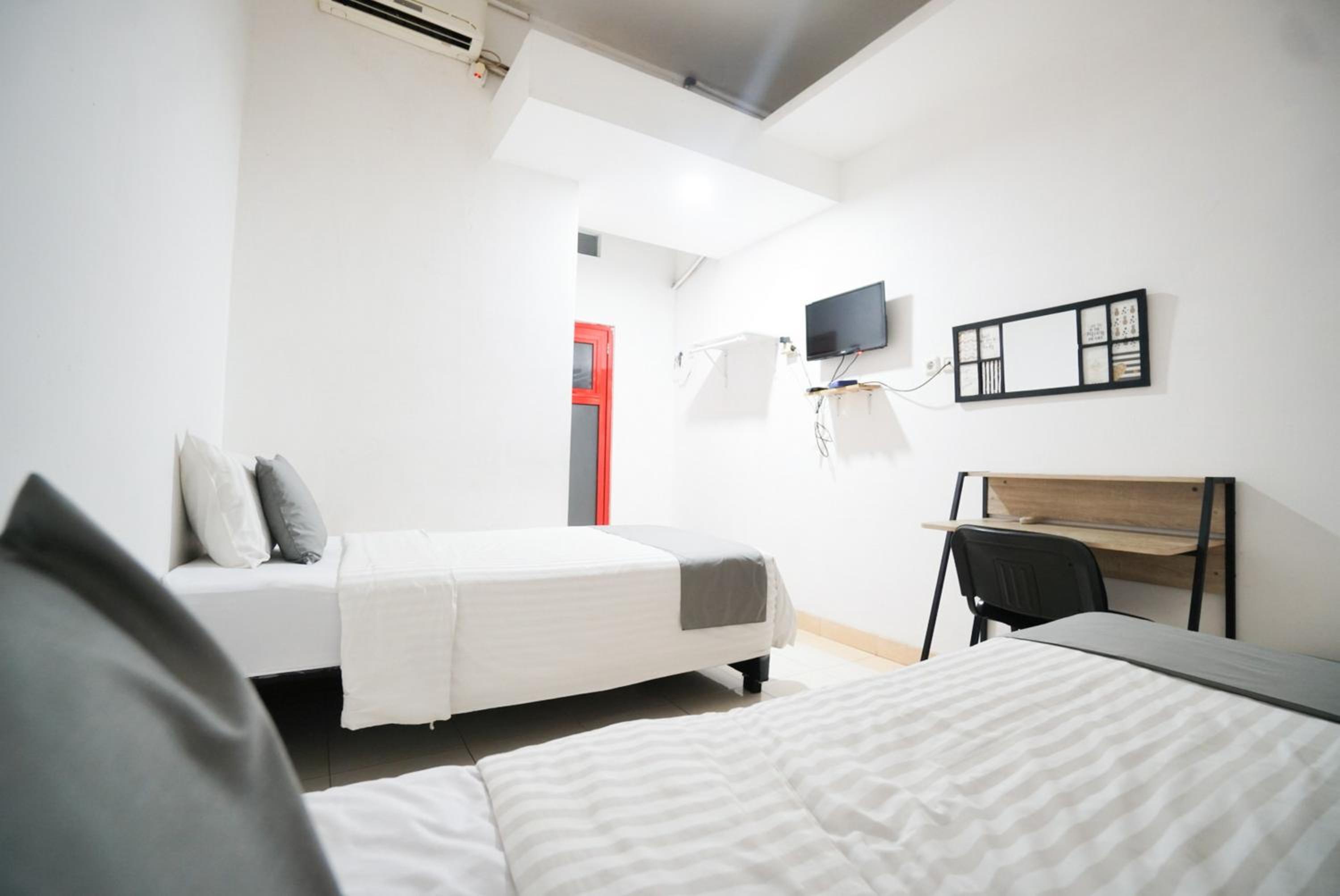 Twin Room - Photo 7