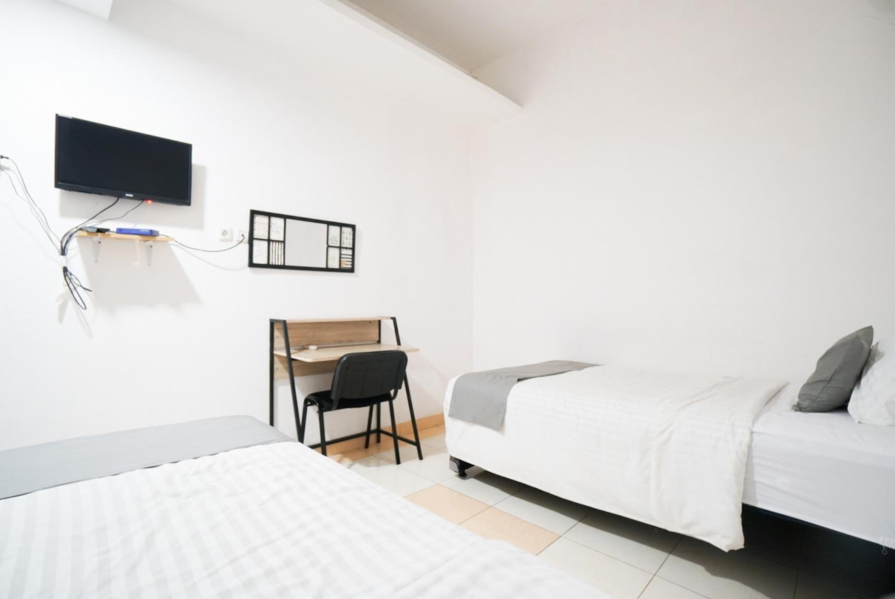 Twin Room - Photo 3