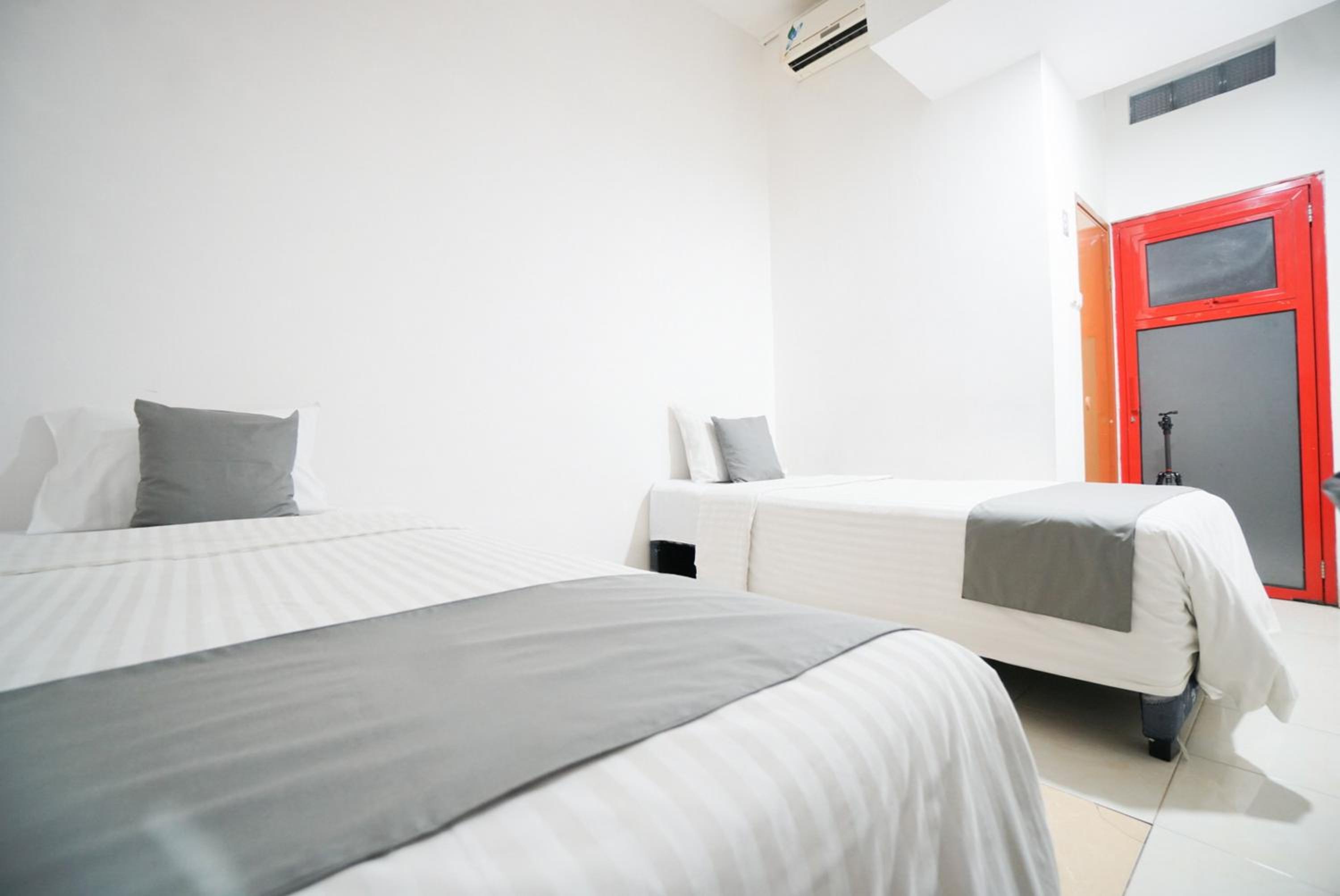 Twin Room - Photo 2