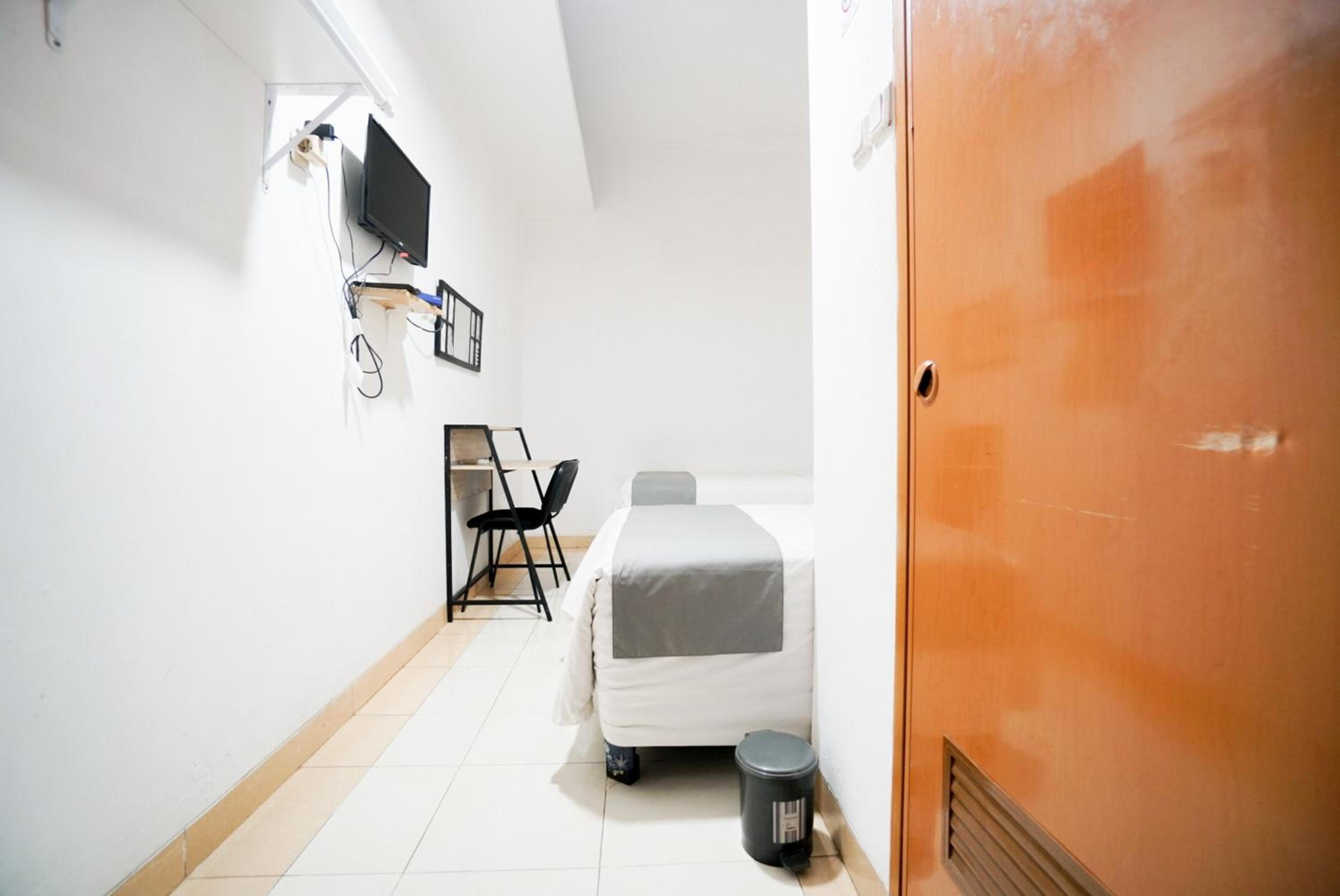 Twin Room - Photo 9