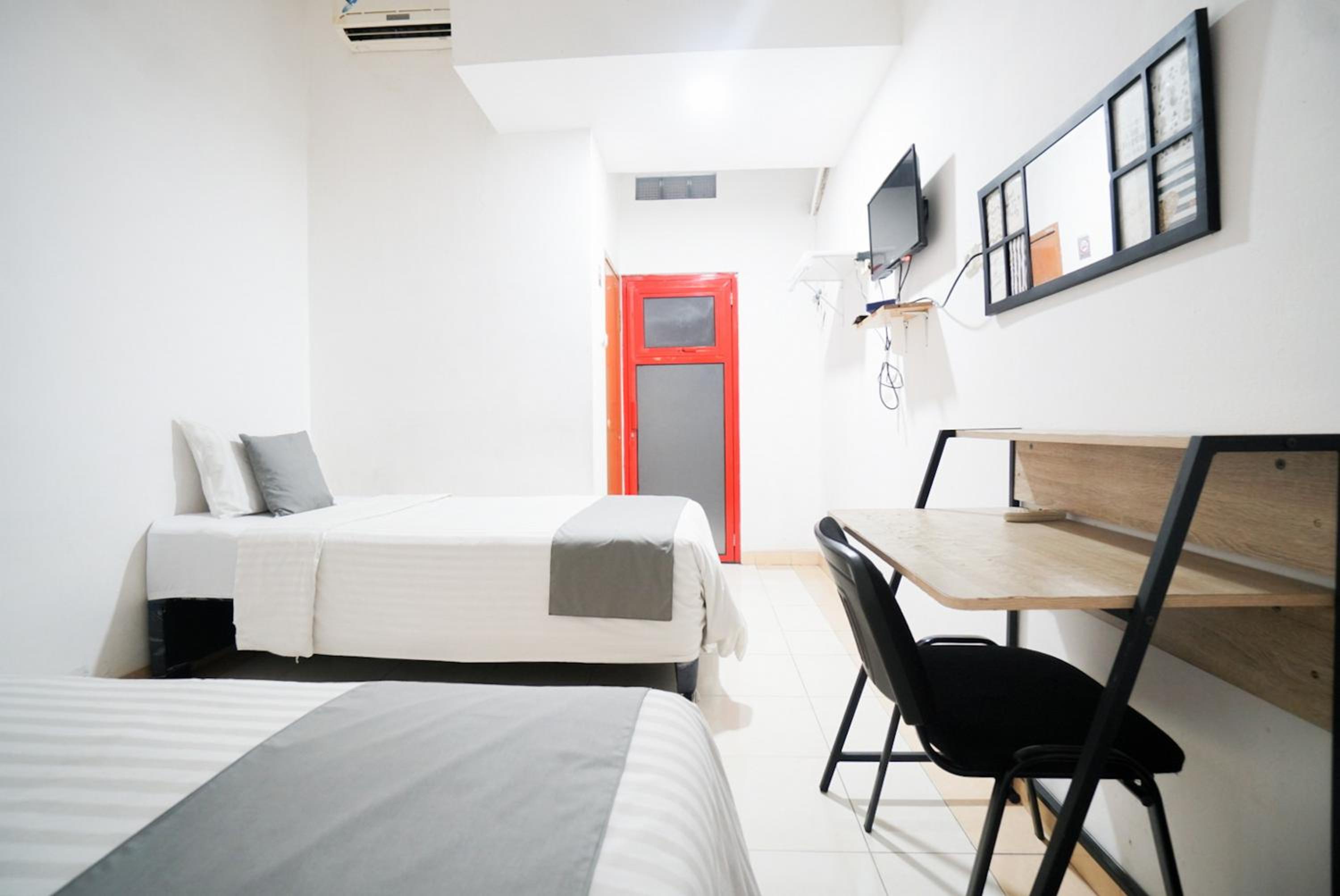 Twin Room - Photo 15