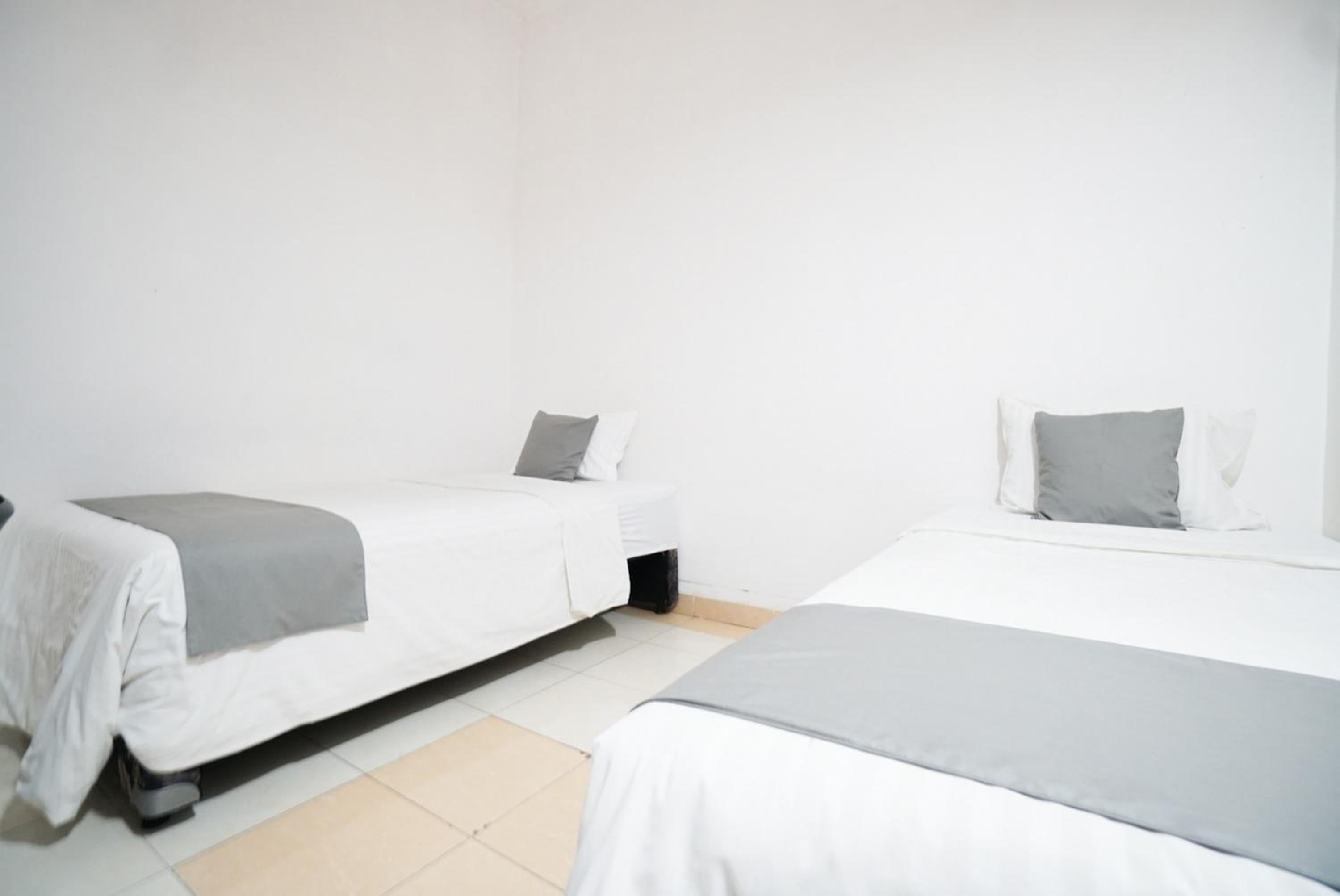 Twin Room - Photo 14