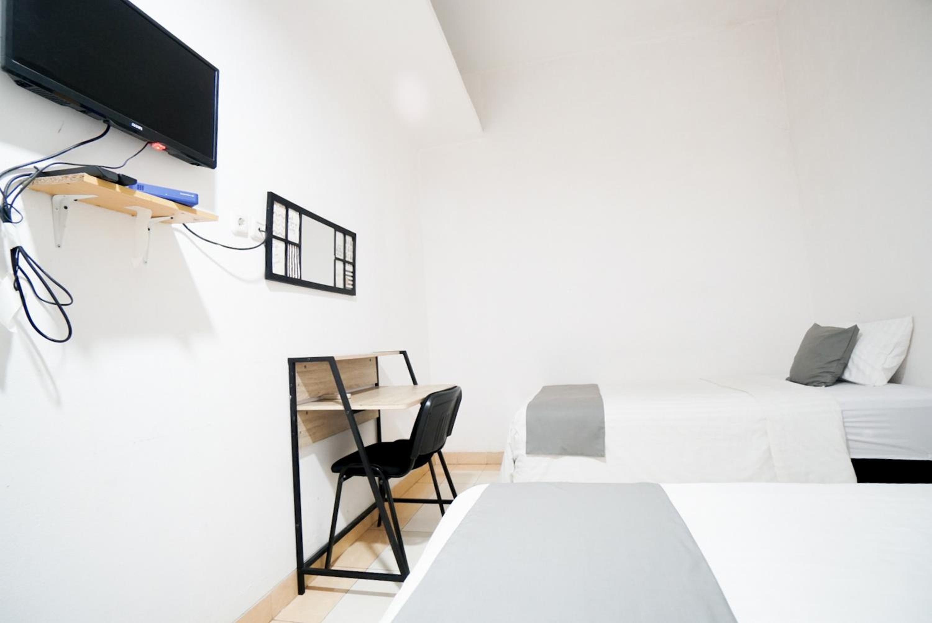 Twin Room - Photo 10