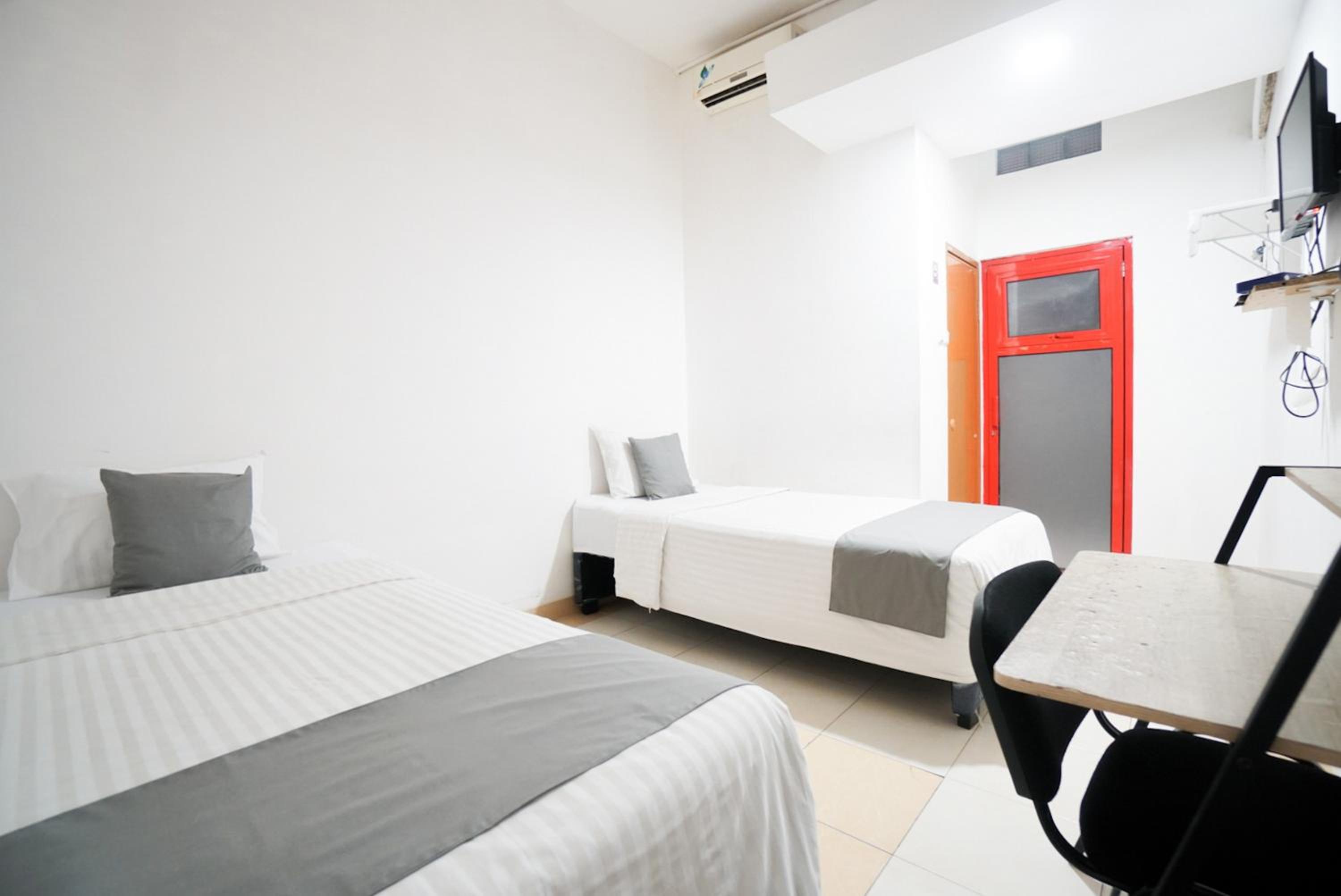 Twin Room - Photo 1