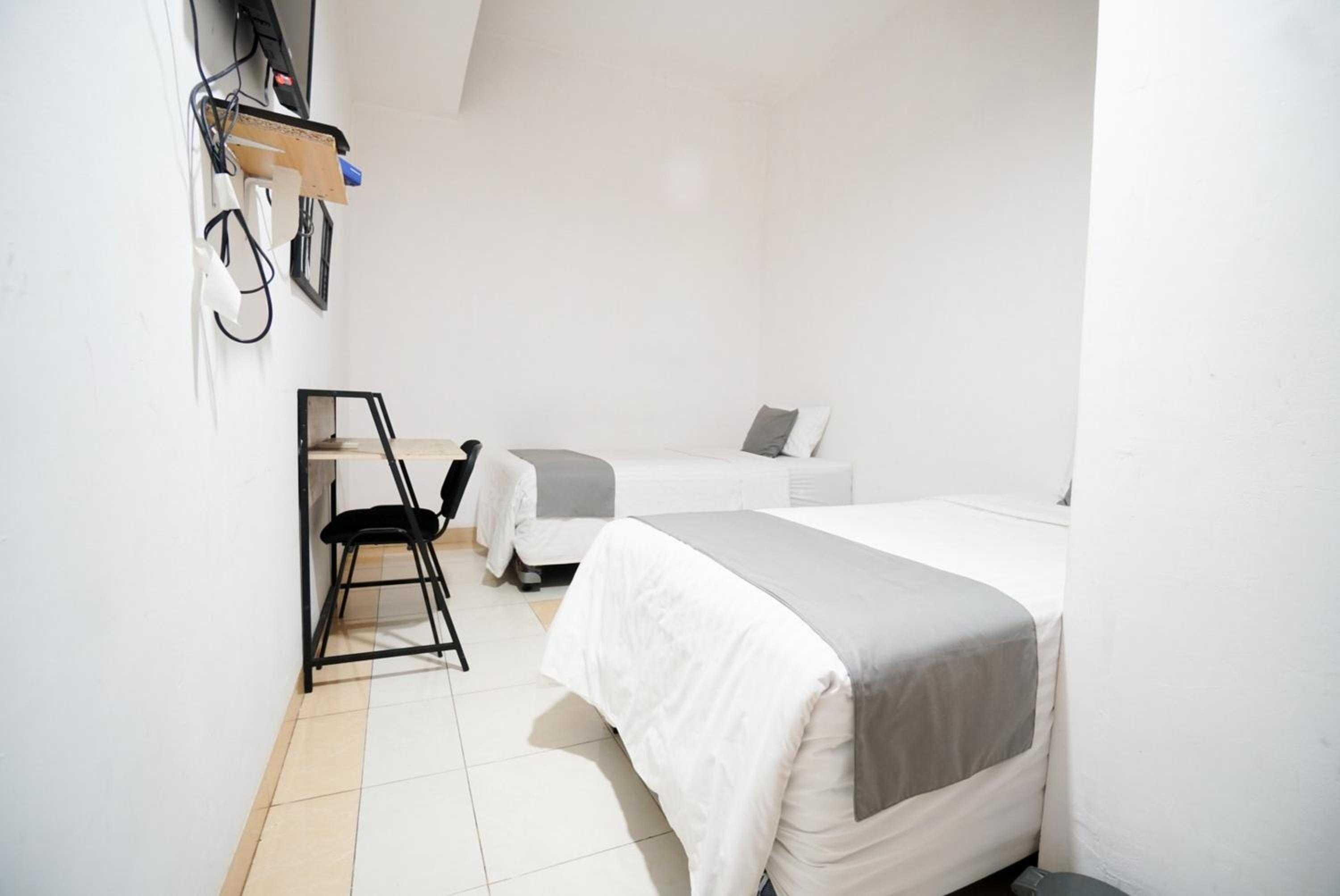 Twin Room - Photo 13