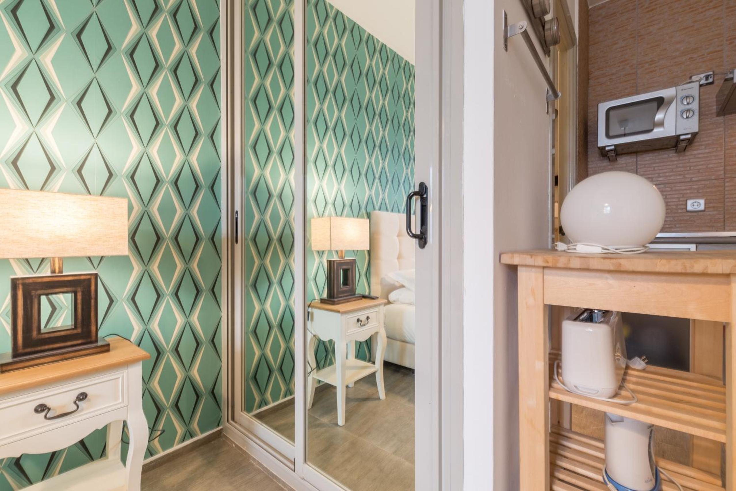 Studio Apartment Interior III - Photo 11