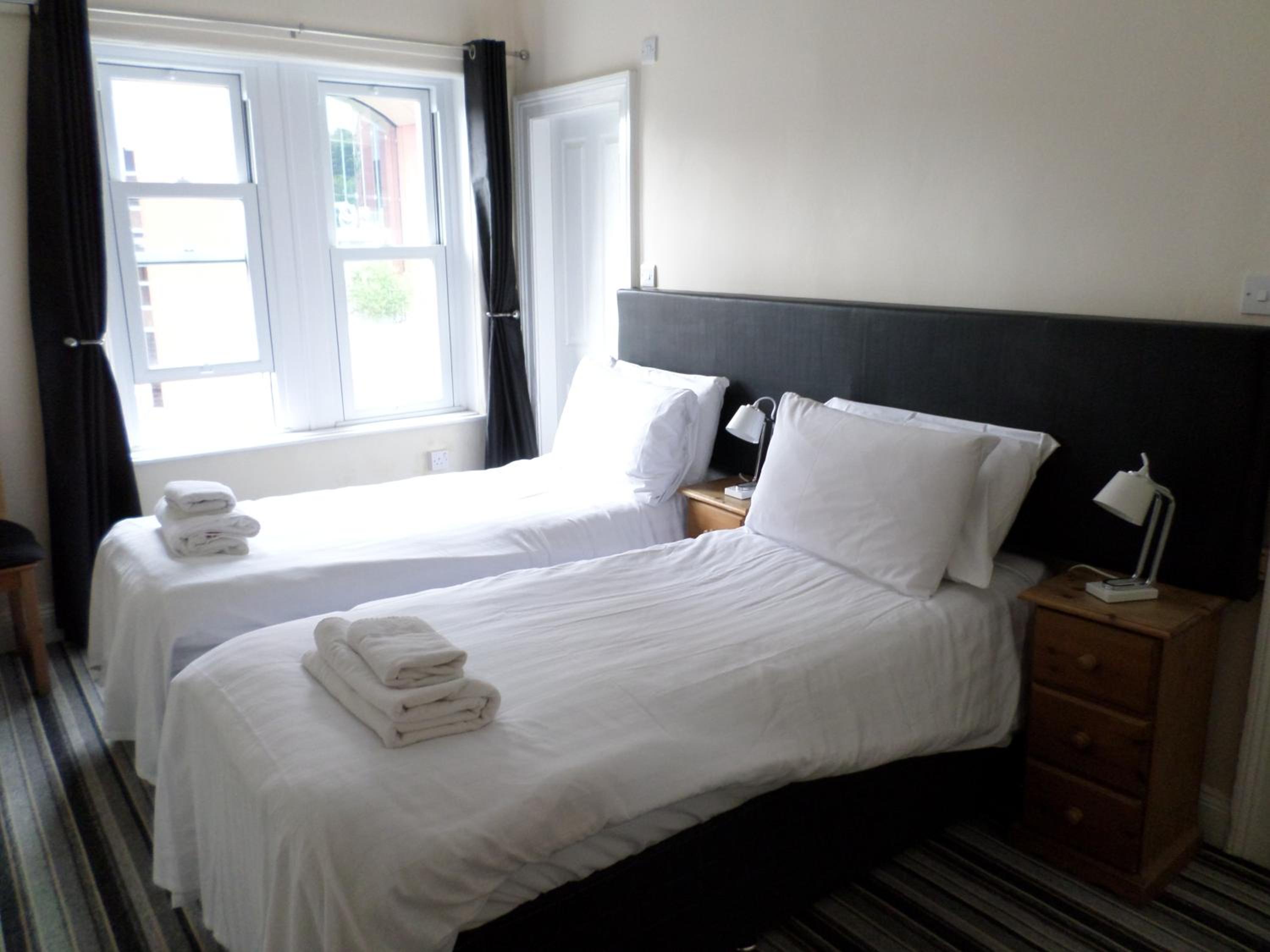 Twin Room - Photo 4