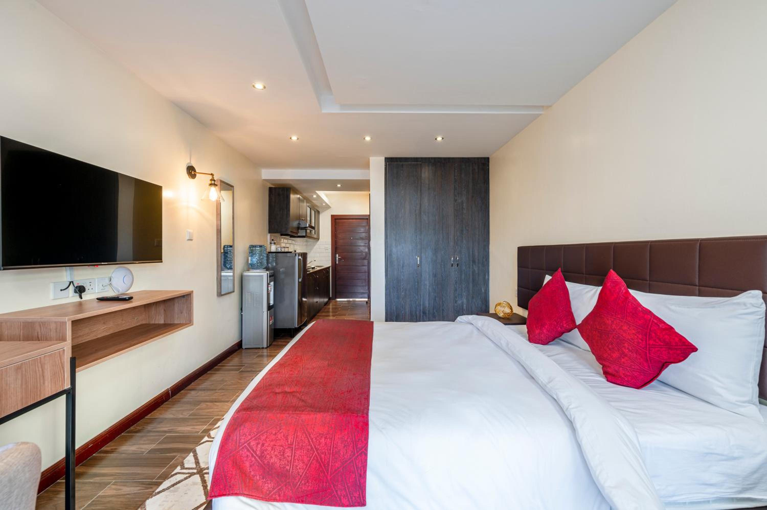 Studio Apartment - Photo 10