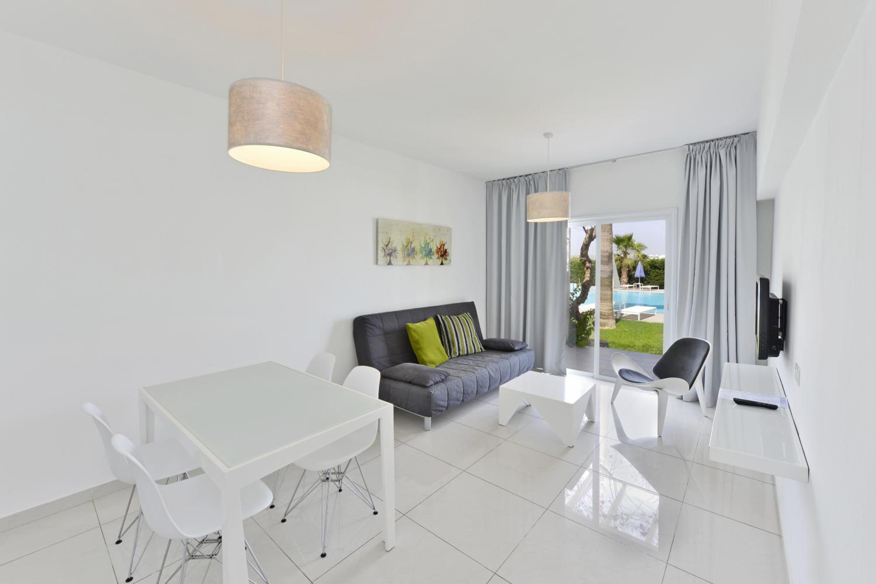 Family Suite With Pool View (2 Adults + 2 Children) photo 3