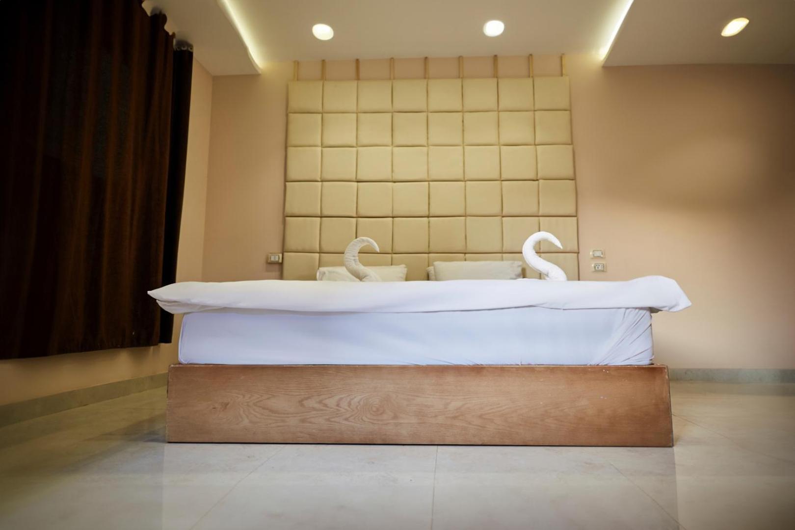 King Room with Pyramid View