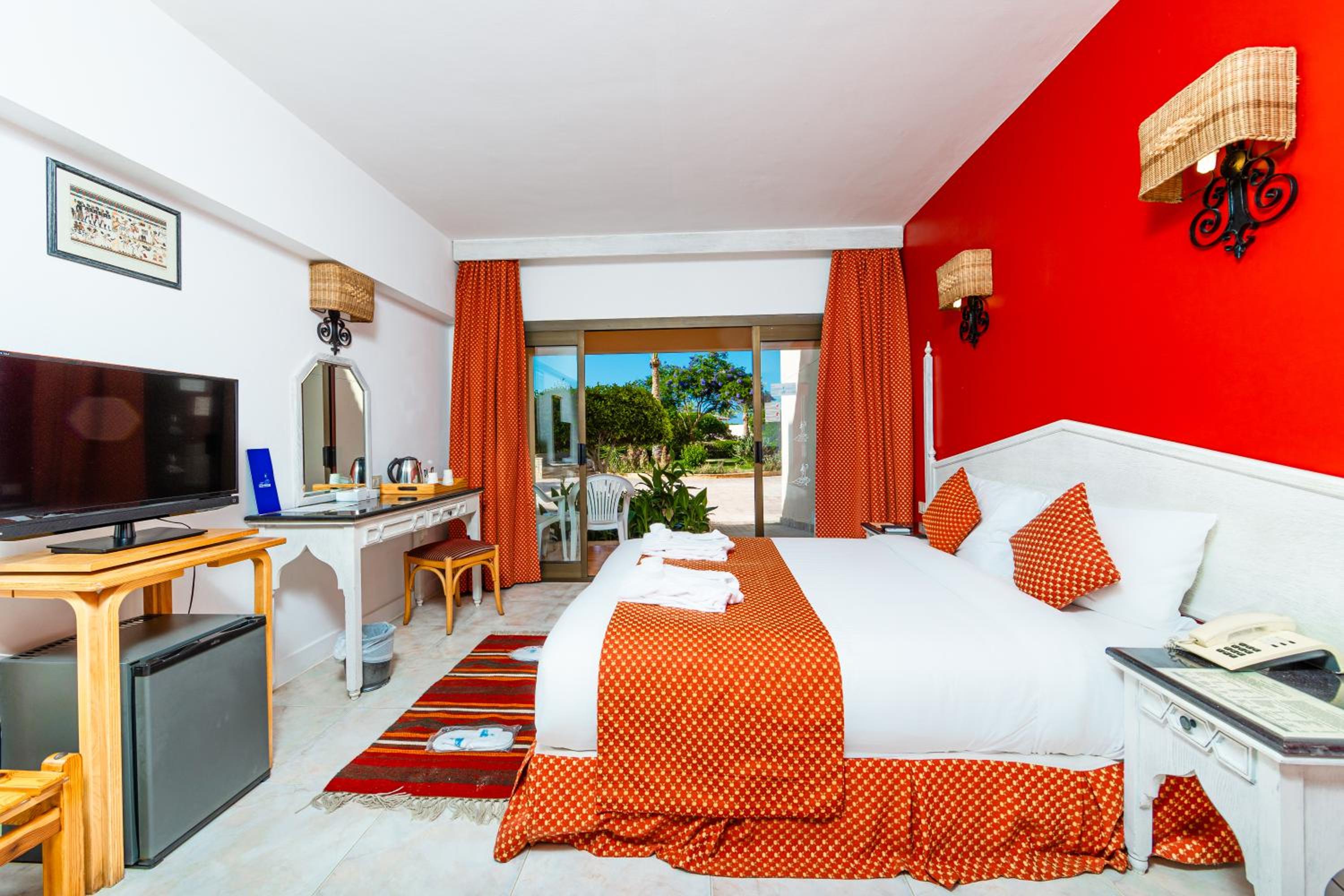 Standard Room with Sea View - Photo 15
