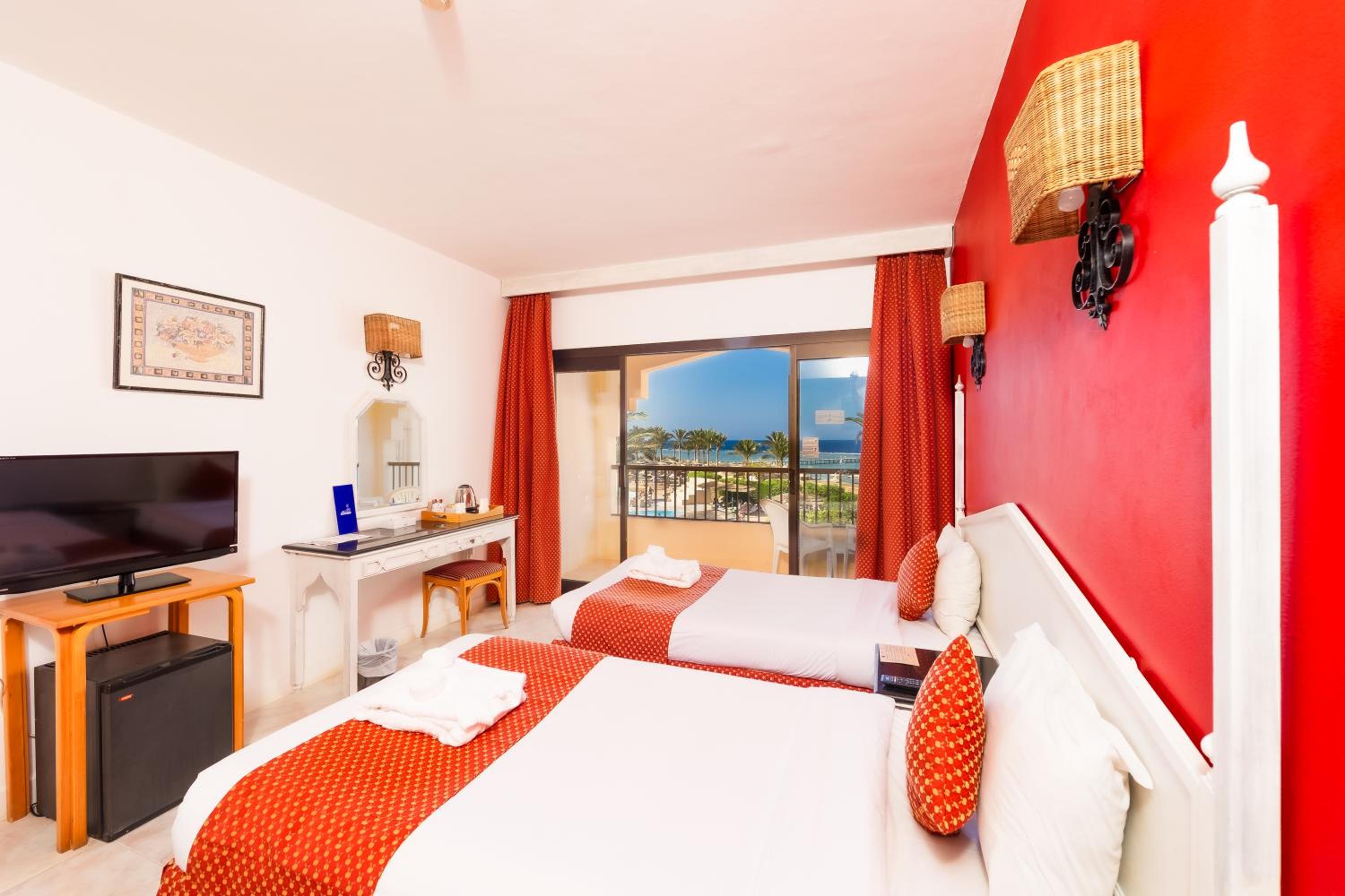 Standard Room with Sea View - Photo 13