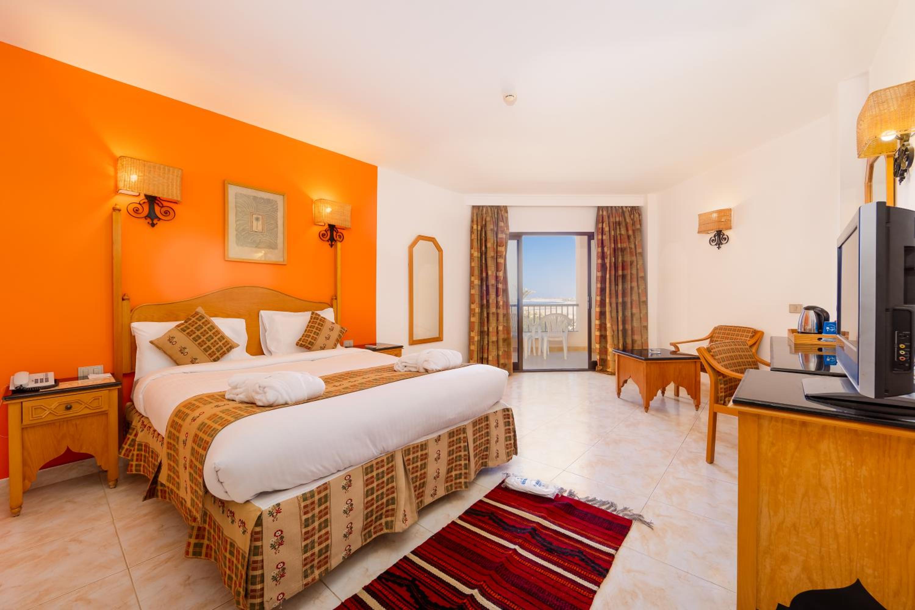 Standard Room with Garden View - Photo 12