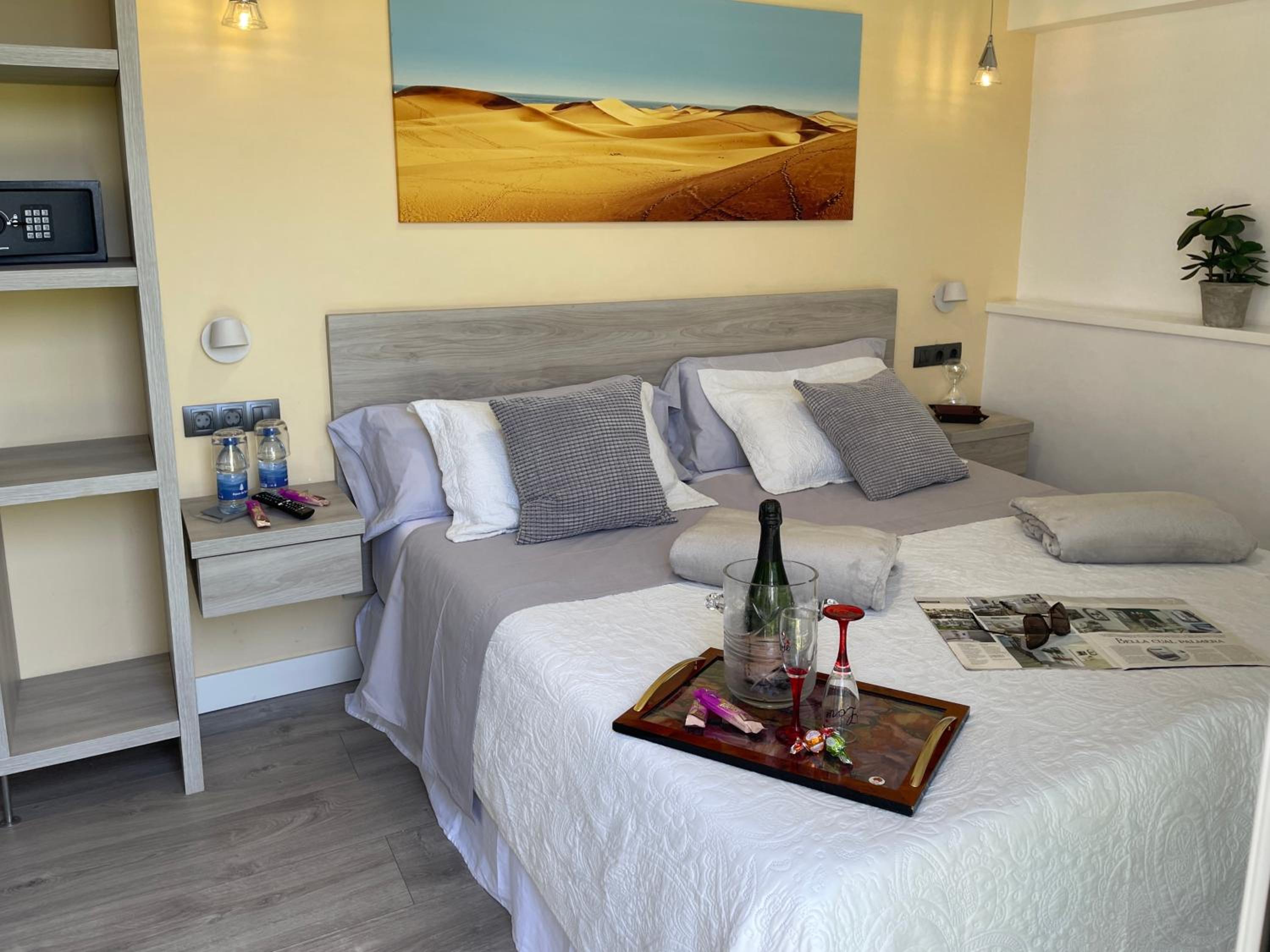 Suite with Terrace thumbnail 5