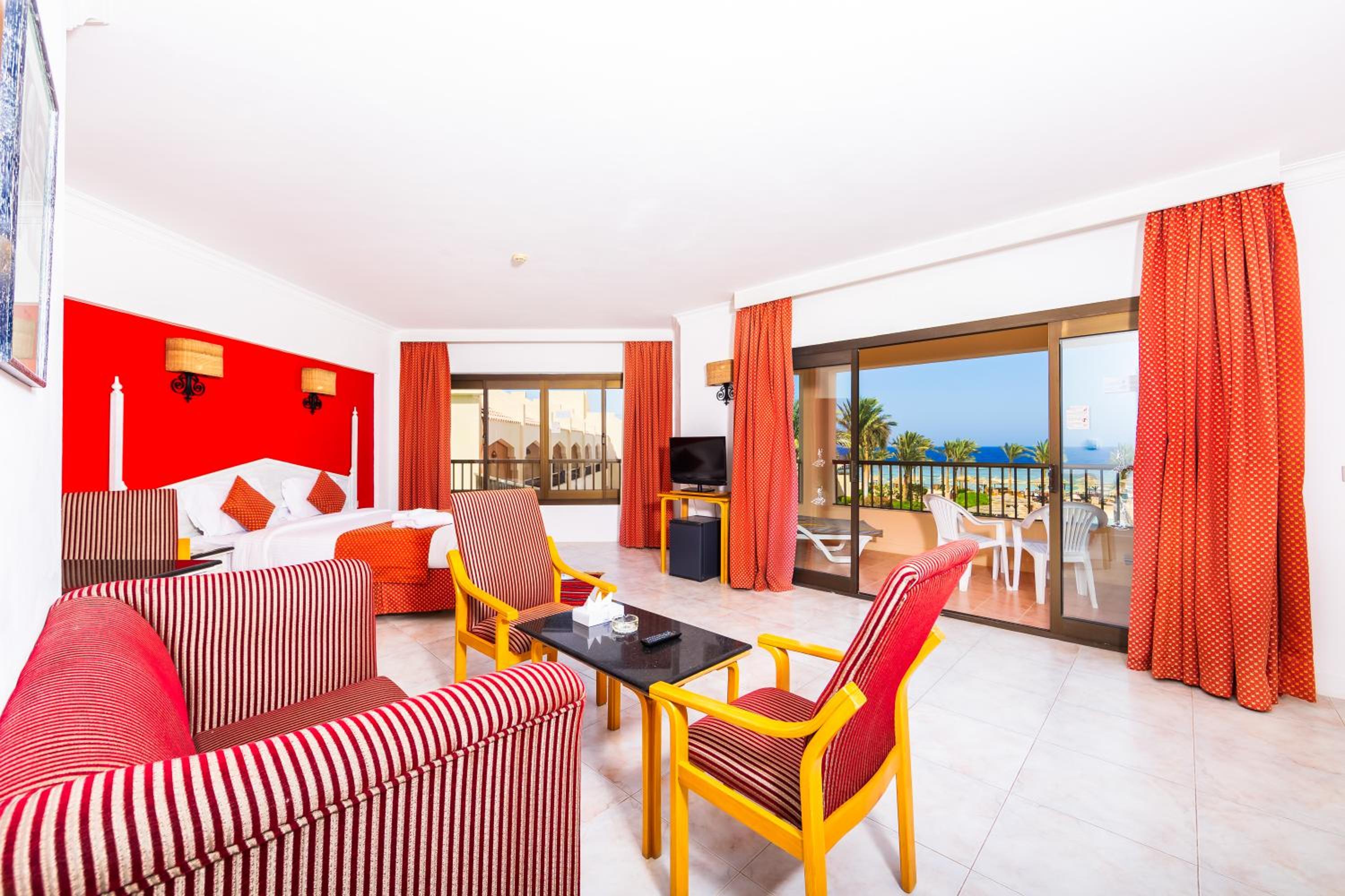 Junior Suite with Sea View - Photo 2