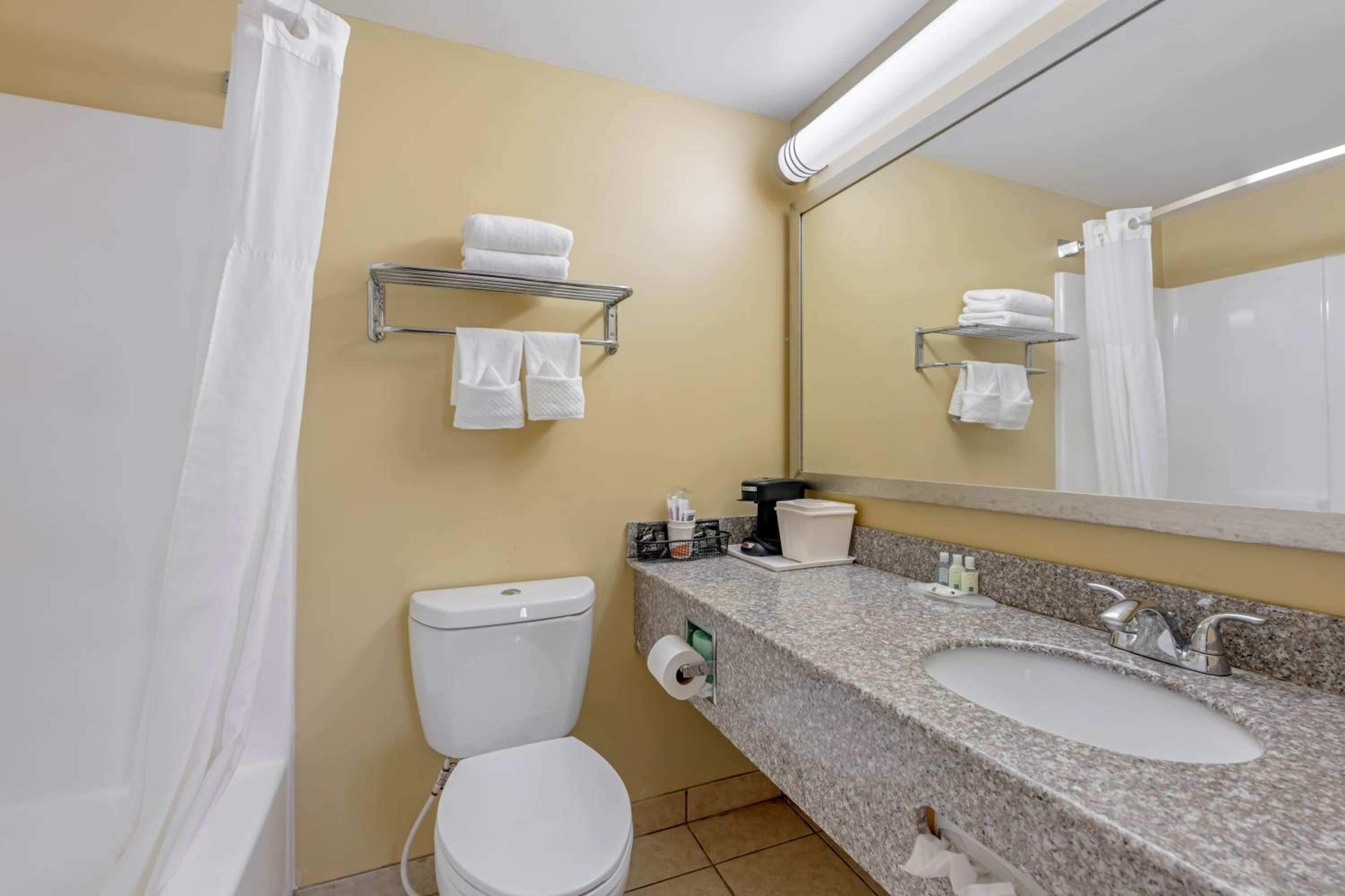 Queen Room - Photo 2