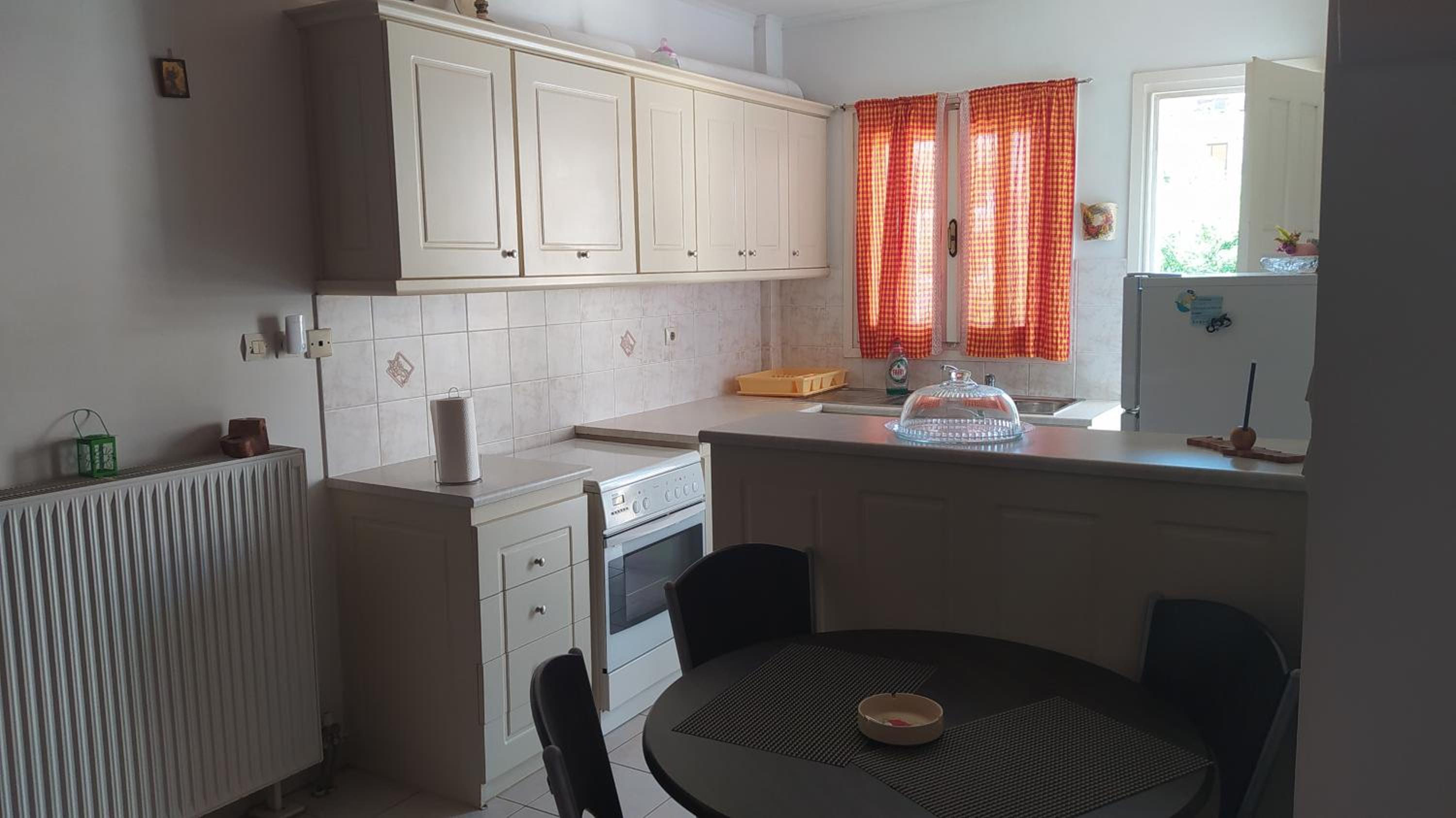 One-Bedroom Apartment - Photo 2