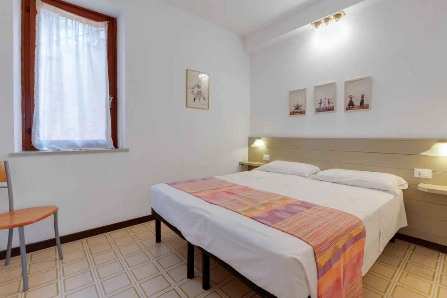 Two-Bedroom Apartment with Terrace and Lake View photo 2