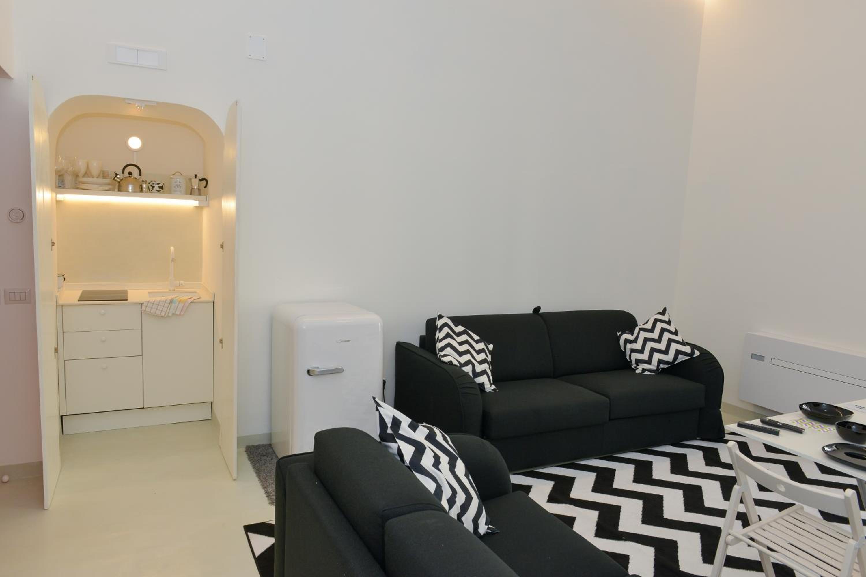 One-Bedroom Apartment photo 1