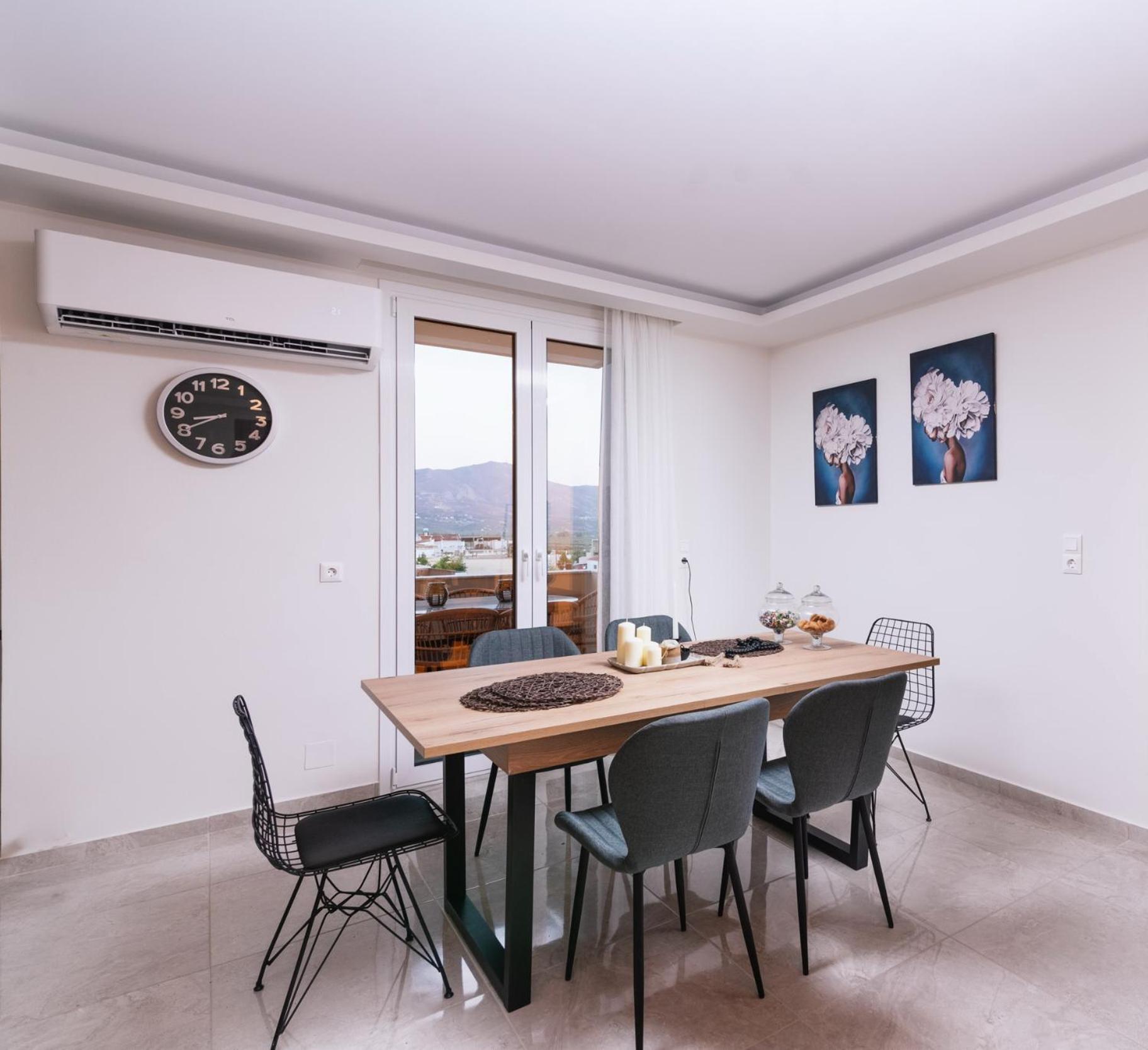 Three-Bedroom Premium Apartment with Balcony photo 3