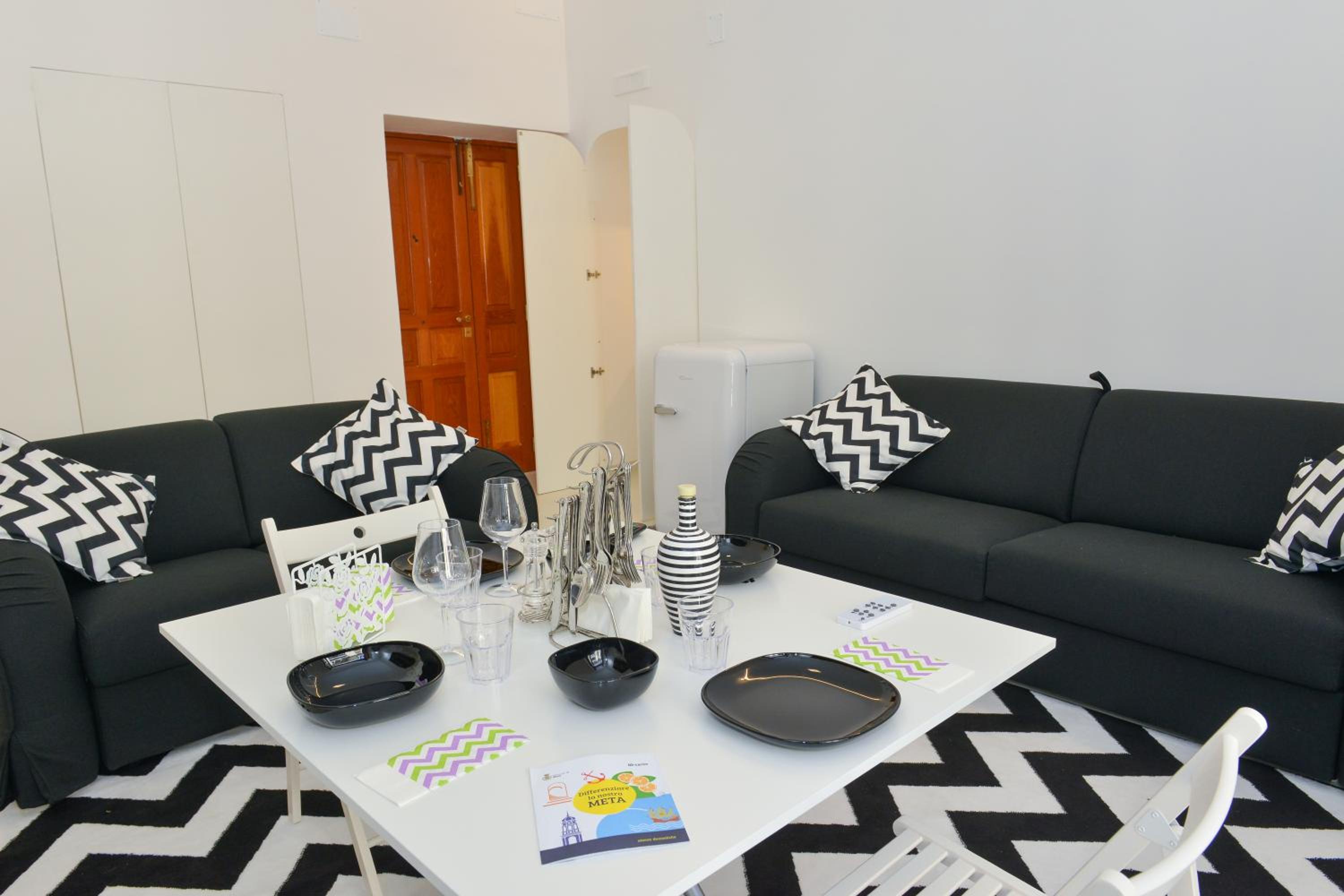 One-Bedroom Apartment photo 2