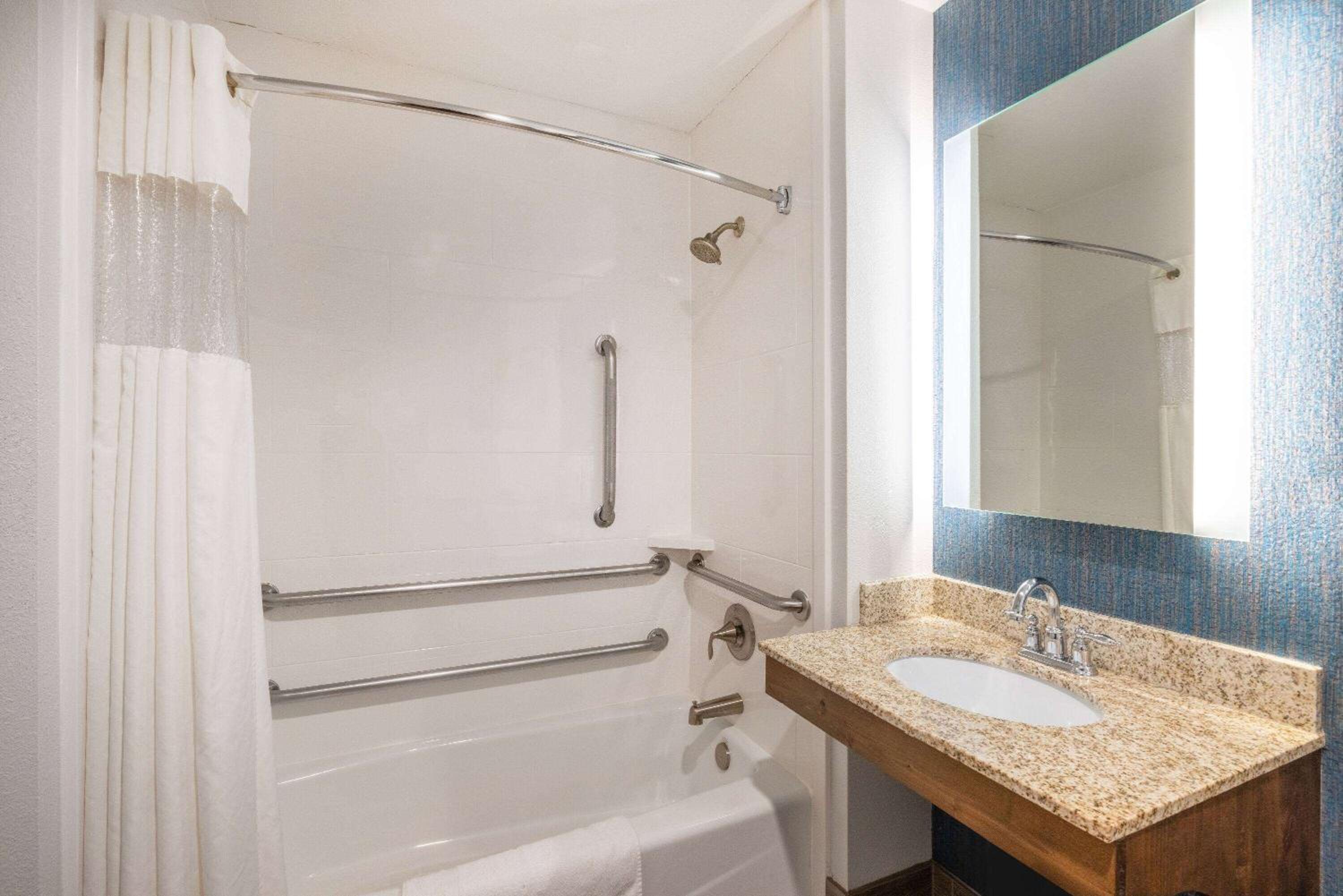 King Room - Mobility Access/Non-Smoking - Photo 4
