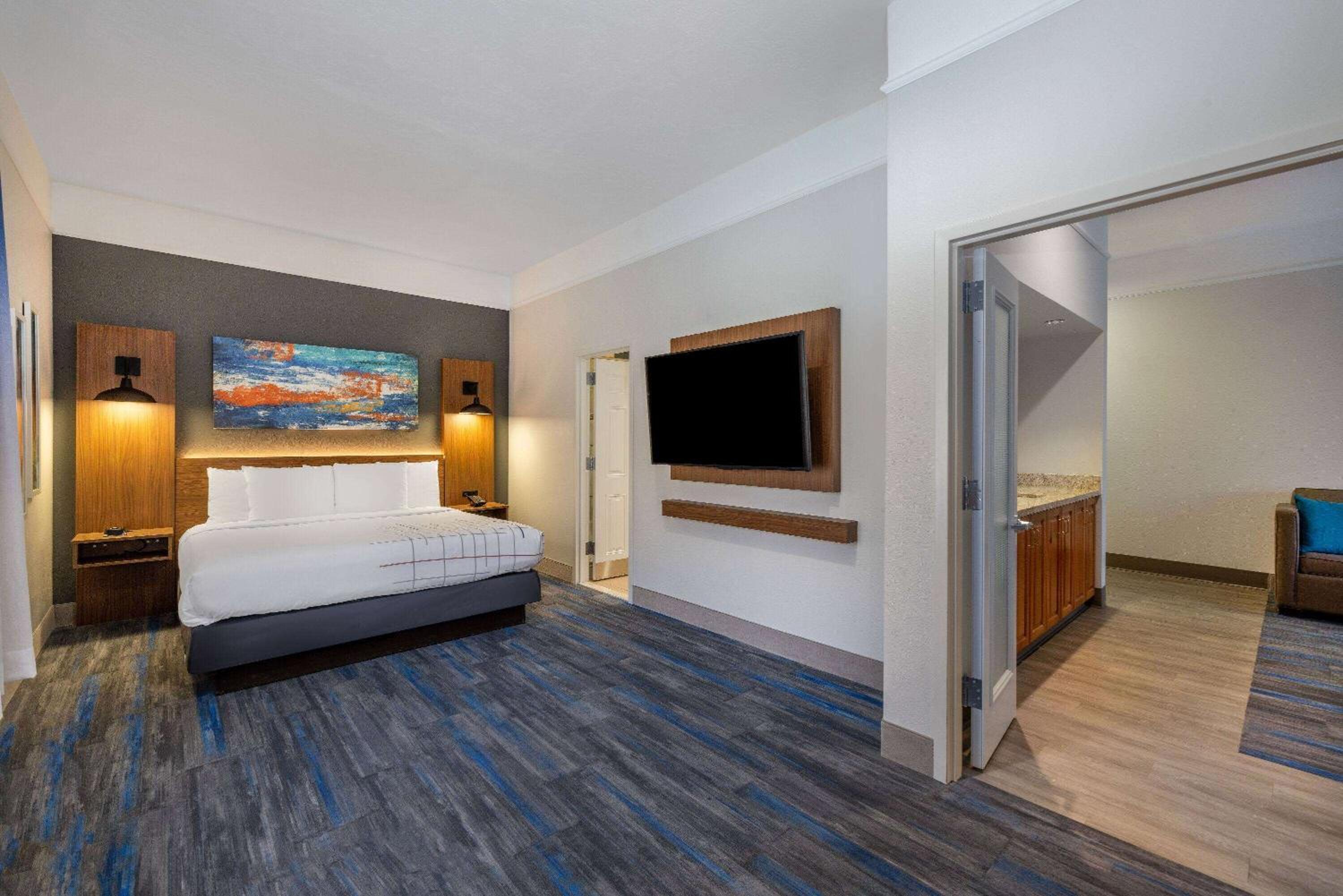 One-Bedroom King Suite - Non-Smoking - Photo 1