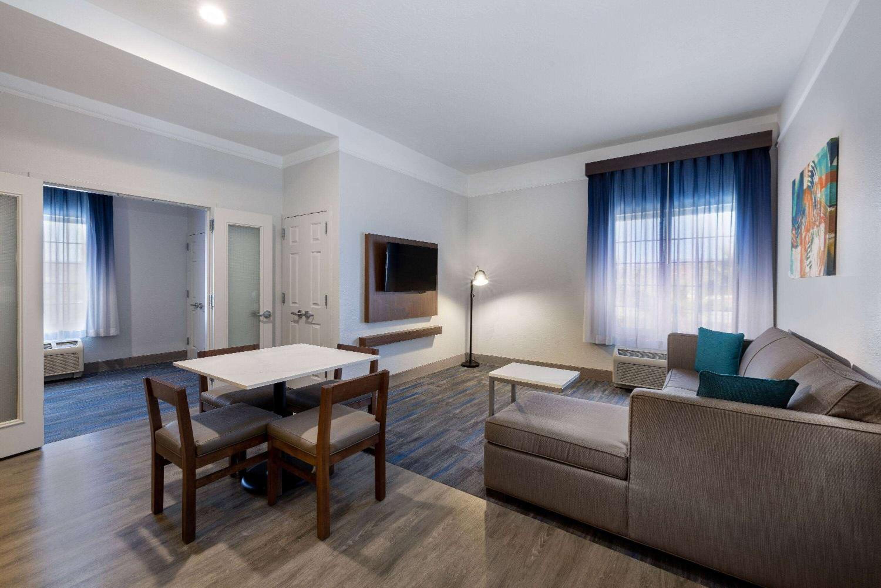 One-Bedroom Premier King Suite - Non-Smoking - Photo 1