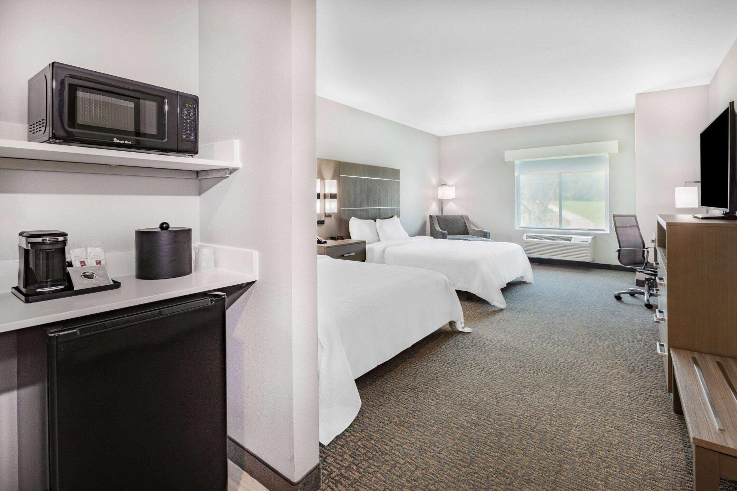 Queen Room with Two Queen Beds, Mobility Access and Bathtub with Grab Bars, Non-Smoking - Photo 1