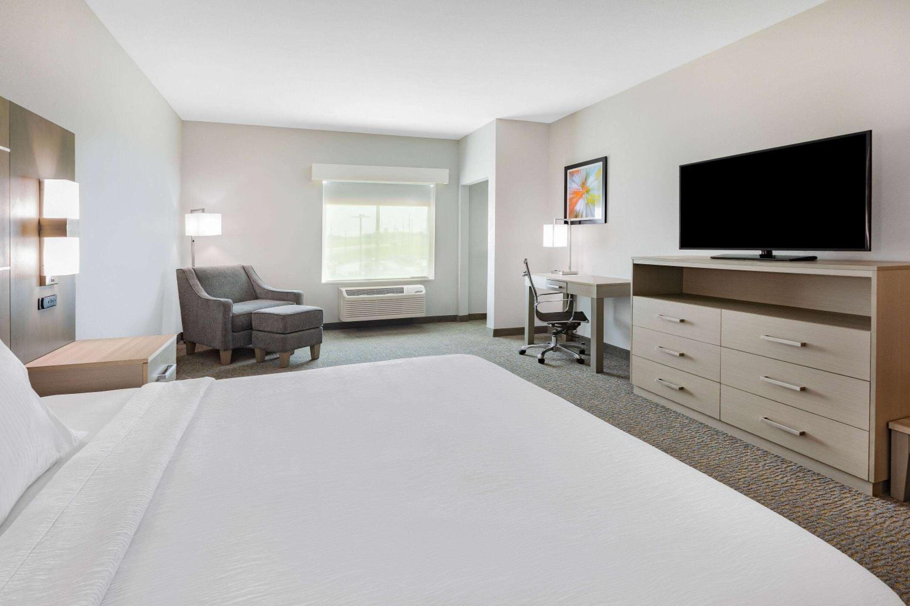 King Room with Mobility Access and Bathtub with Grab Bars, Non-Smoking - Photo 1