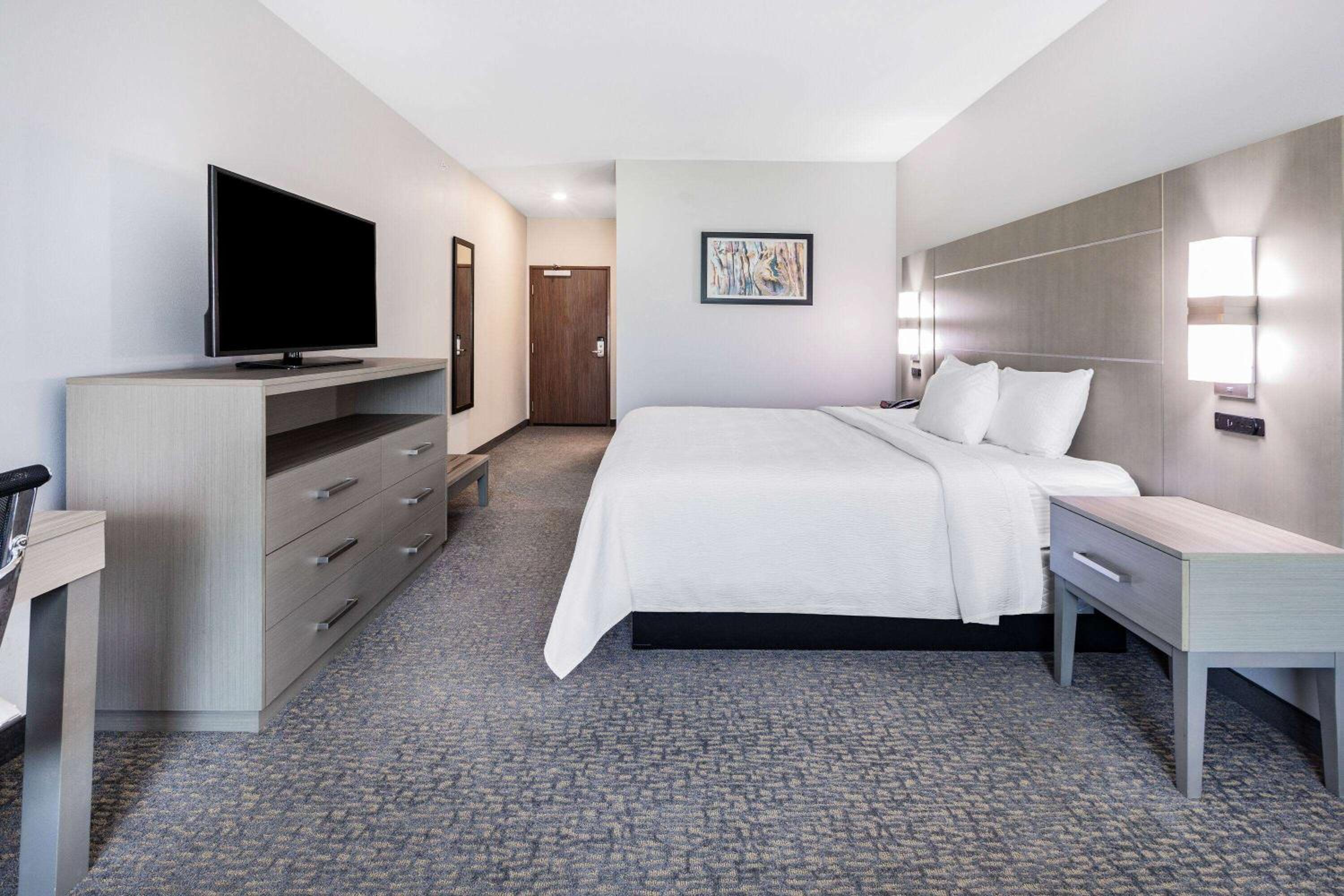 King Room with Roll-in Shower - Mobility Access/Non-Smoking - Photo 1