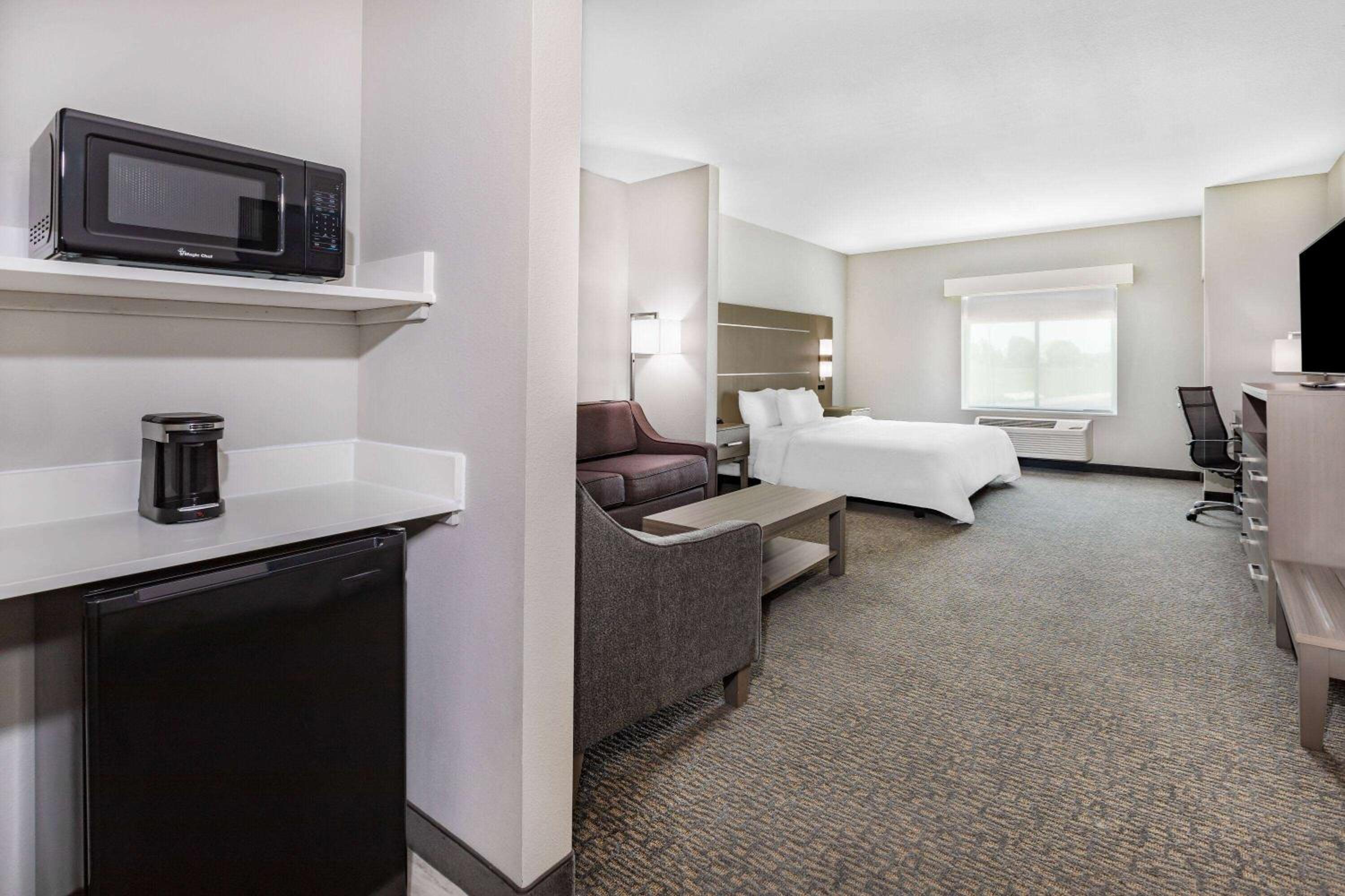 King Suite - Non-Smoking - Photo 2