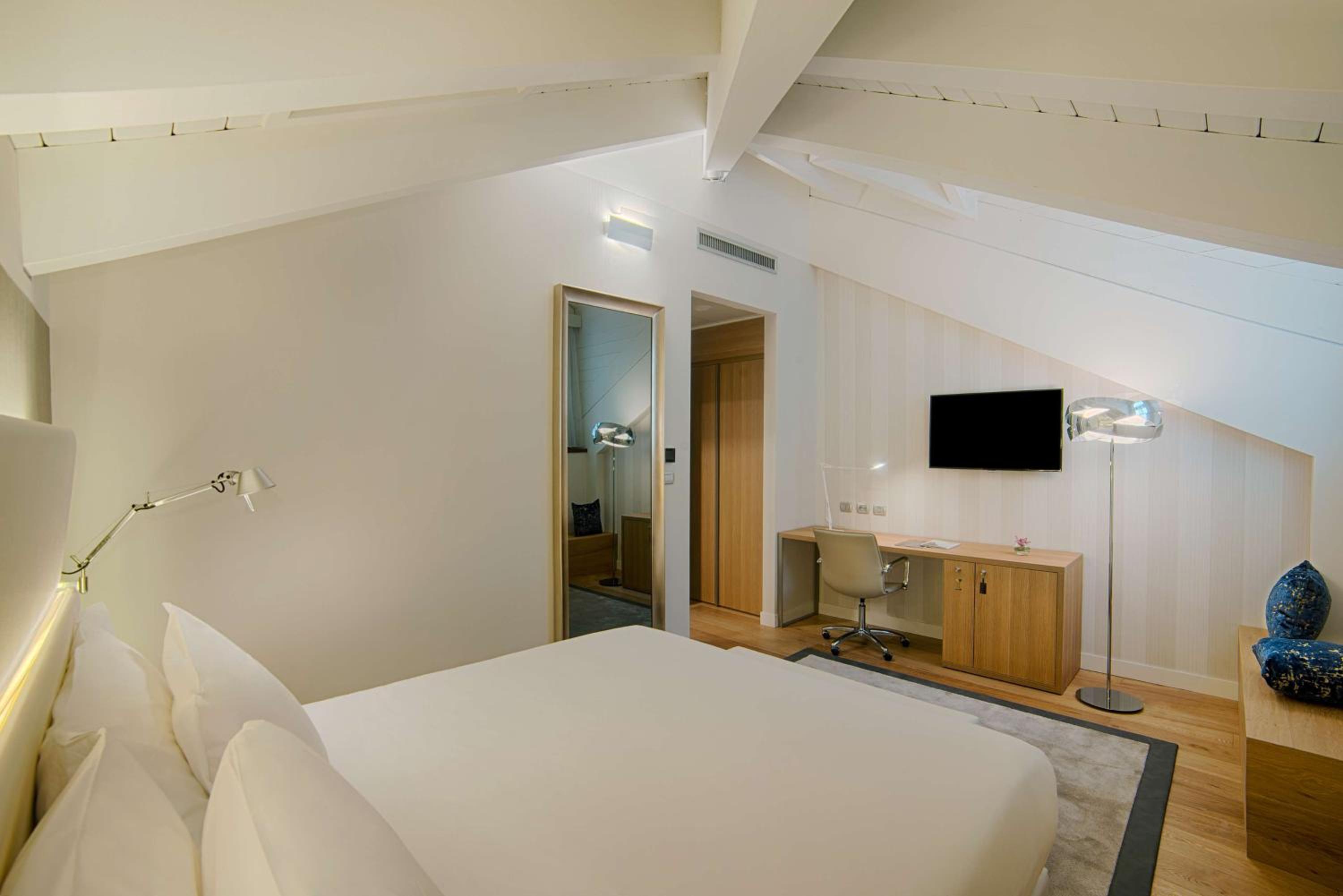 Premium Double or Twin Room with Terrace - Photo 3