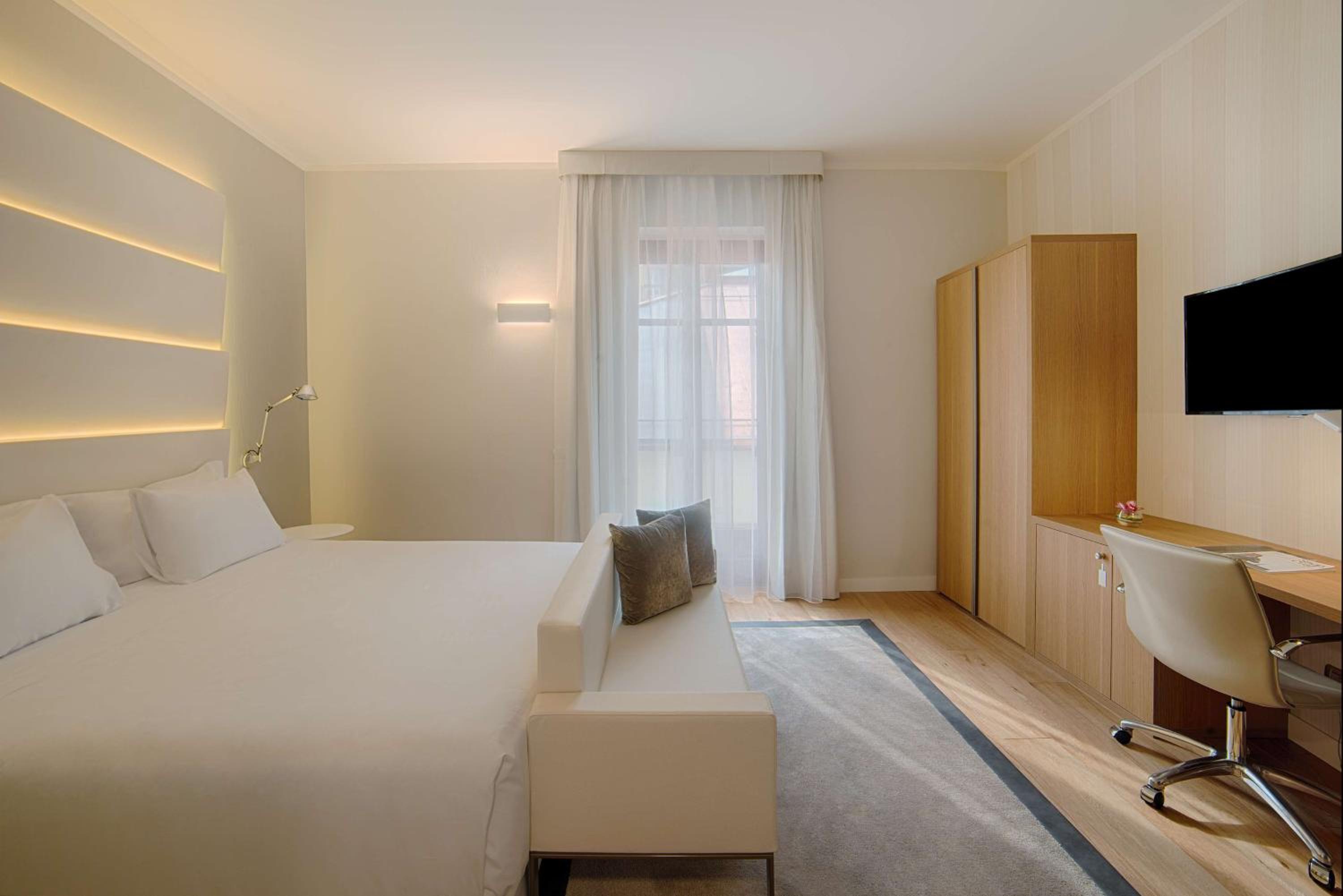 Premium Double or Twin Room with Terrace - Photo 8