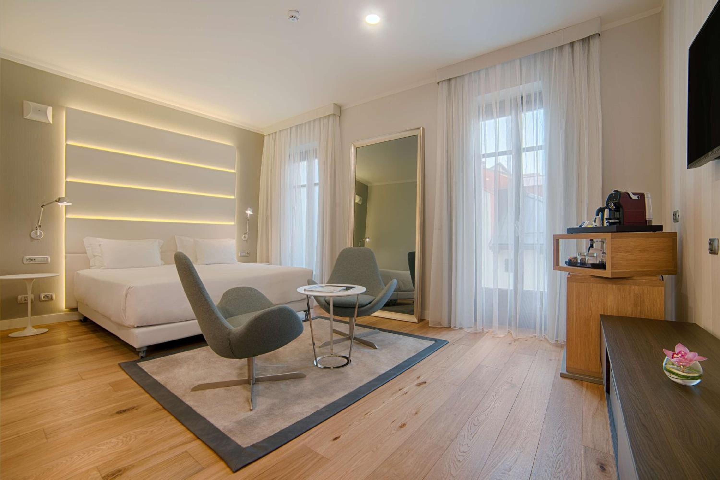Premium Double or Twin Room with Terrace - Photo 7